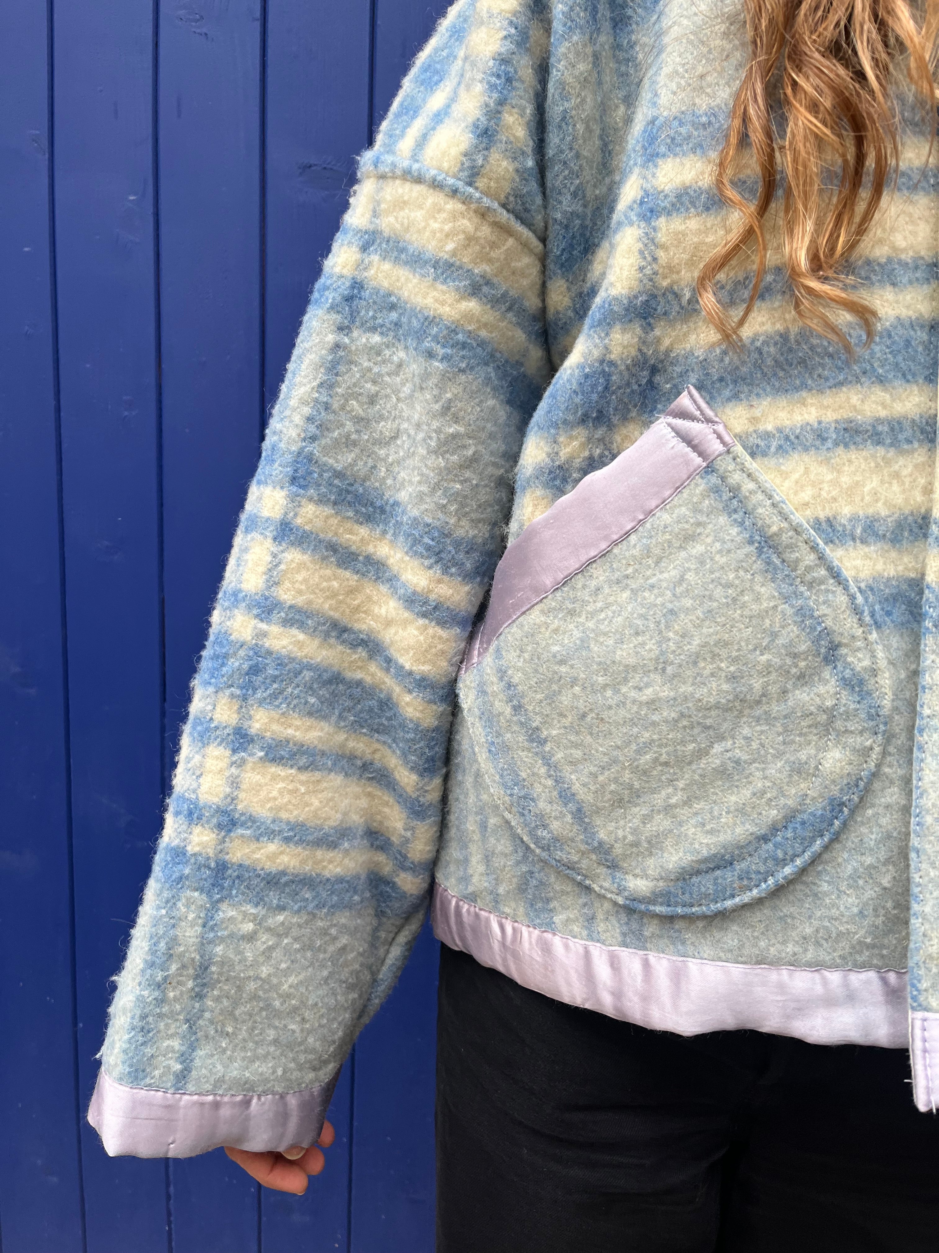 Veste upcyclée  en couverture vintage - Pièce unique