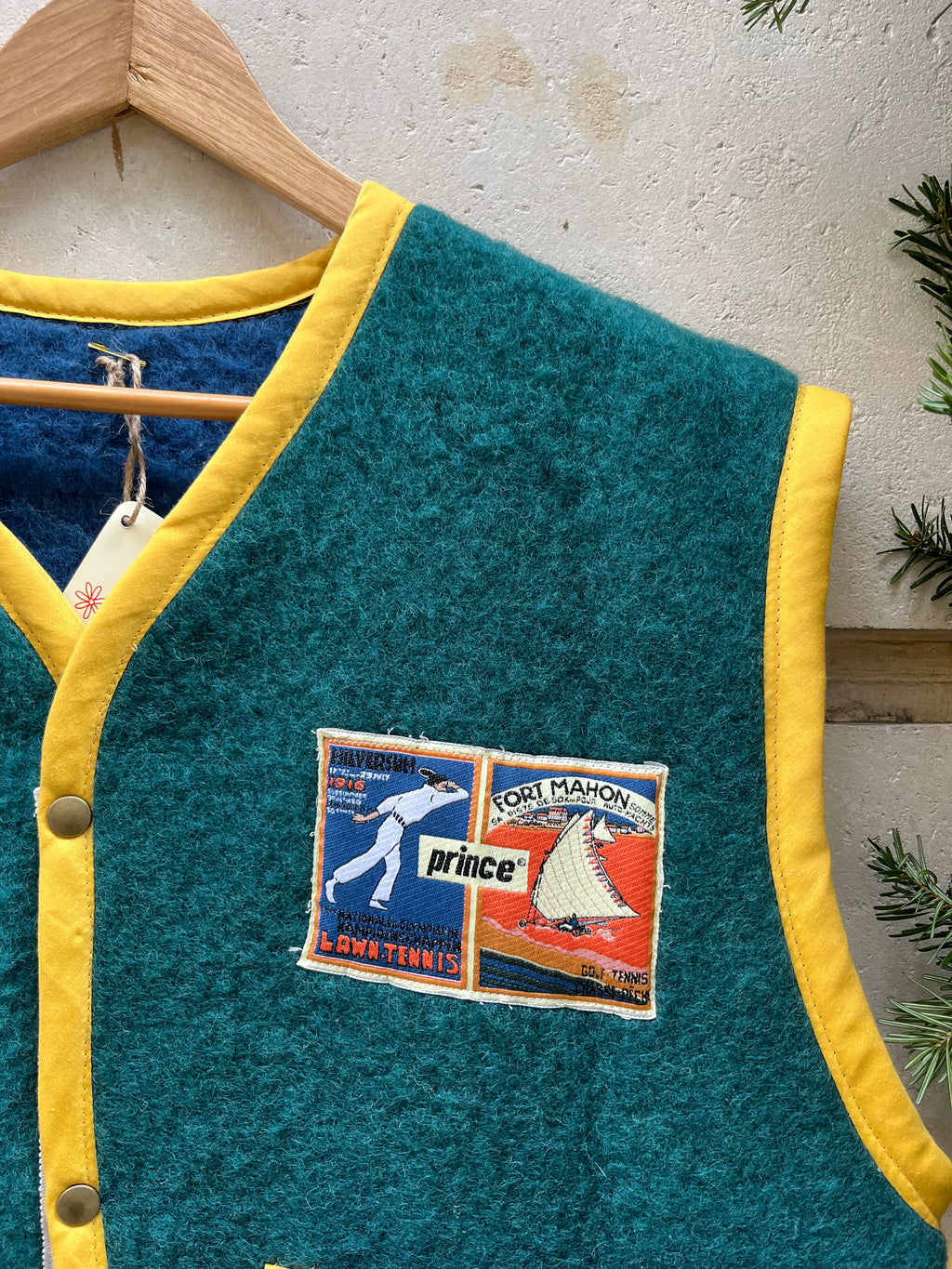 Veste sans manches laine patchs vintage  - Pièce unique