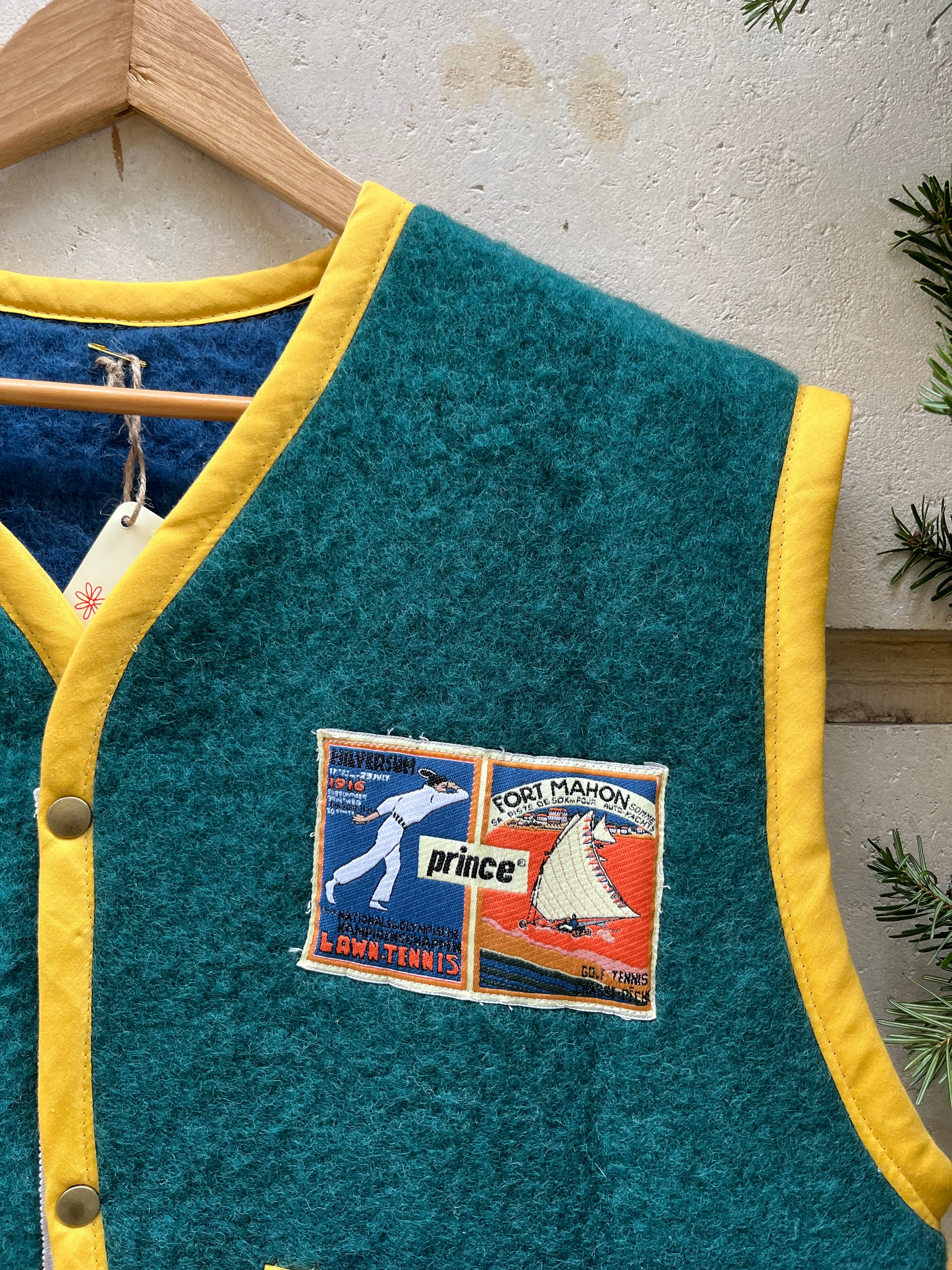 Veste sans manches laine patchs vintage  - Pièce unique
