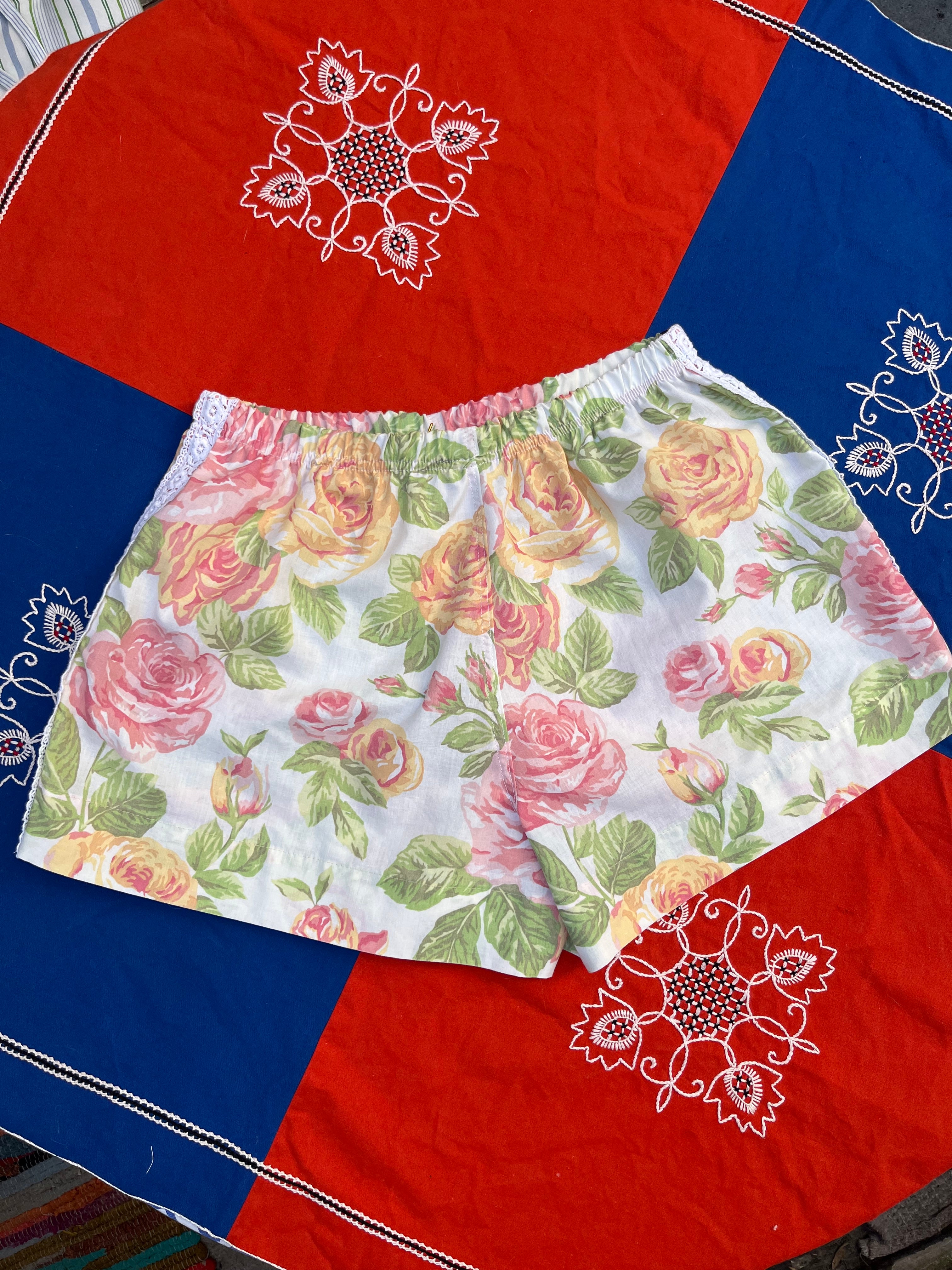 Mini Short fleurs dentelle  – Pièce Unique
