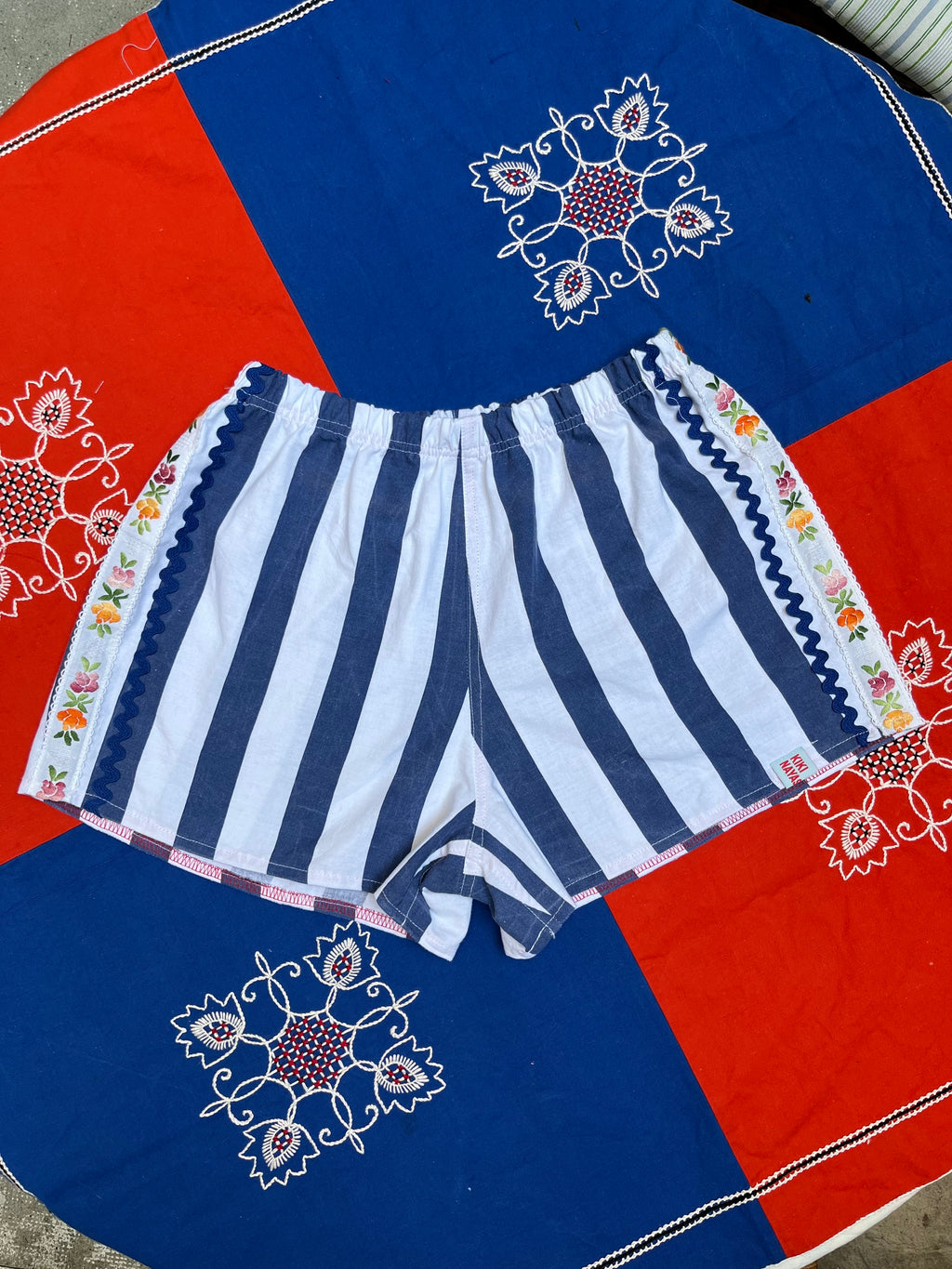 Mini Short rayures dentelles – Pièce Unique