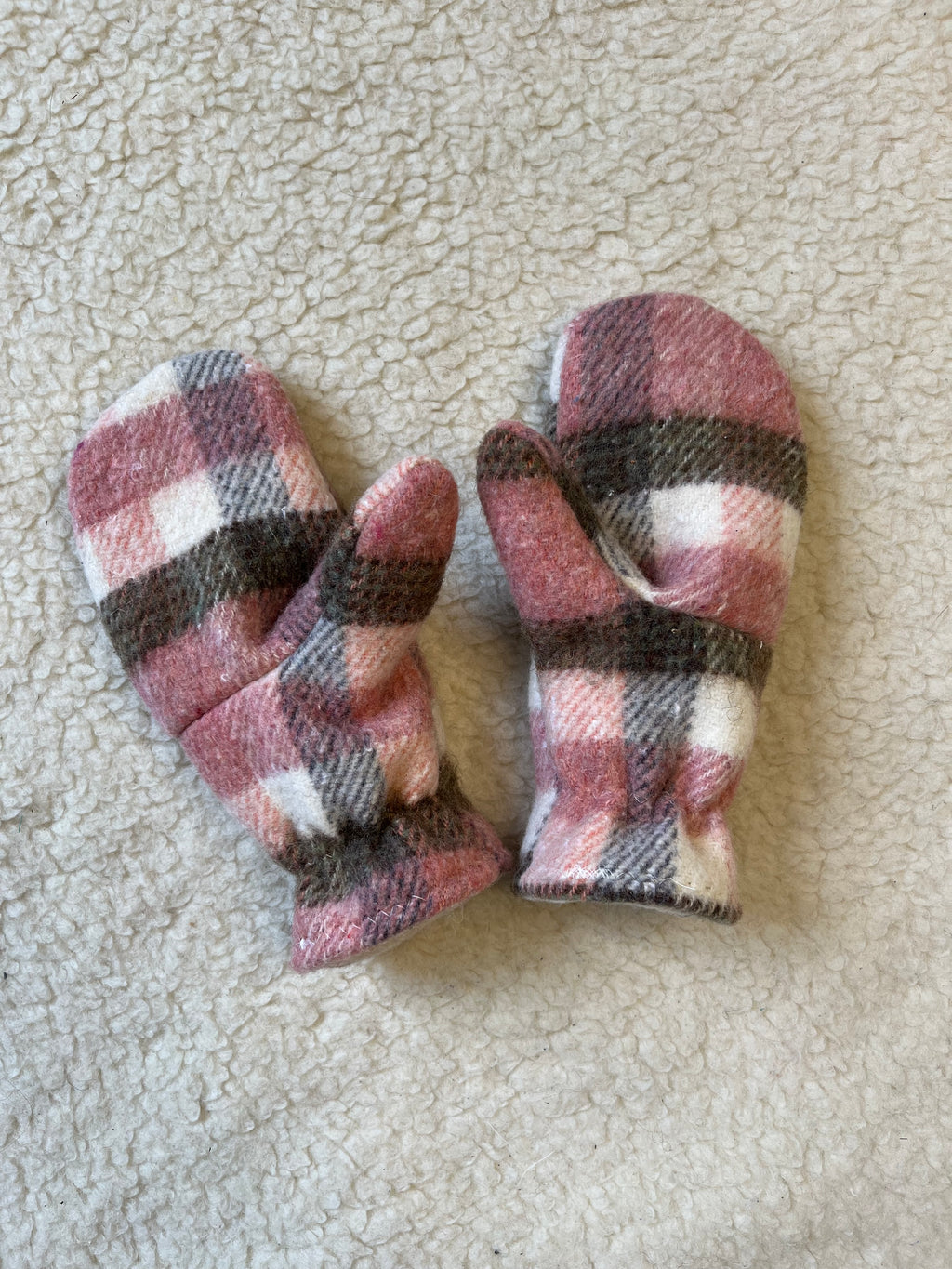 Moufles upcyclées laine à carreaux