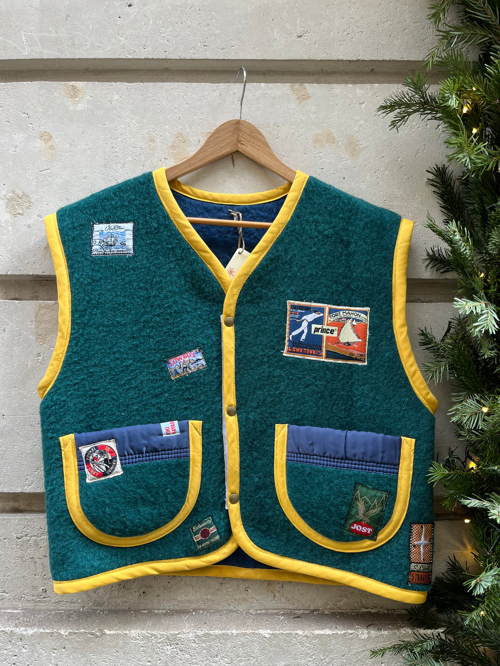 Veste sans manches laine patchs vintage  - Pièce unique