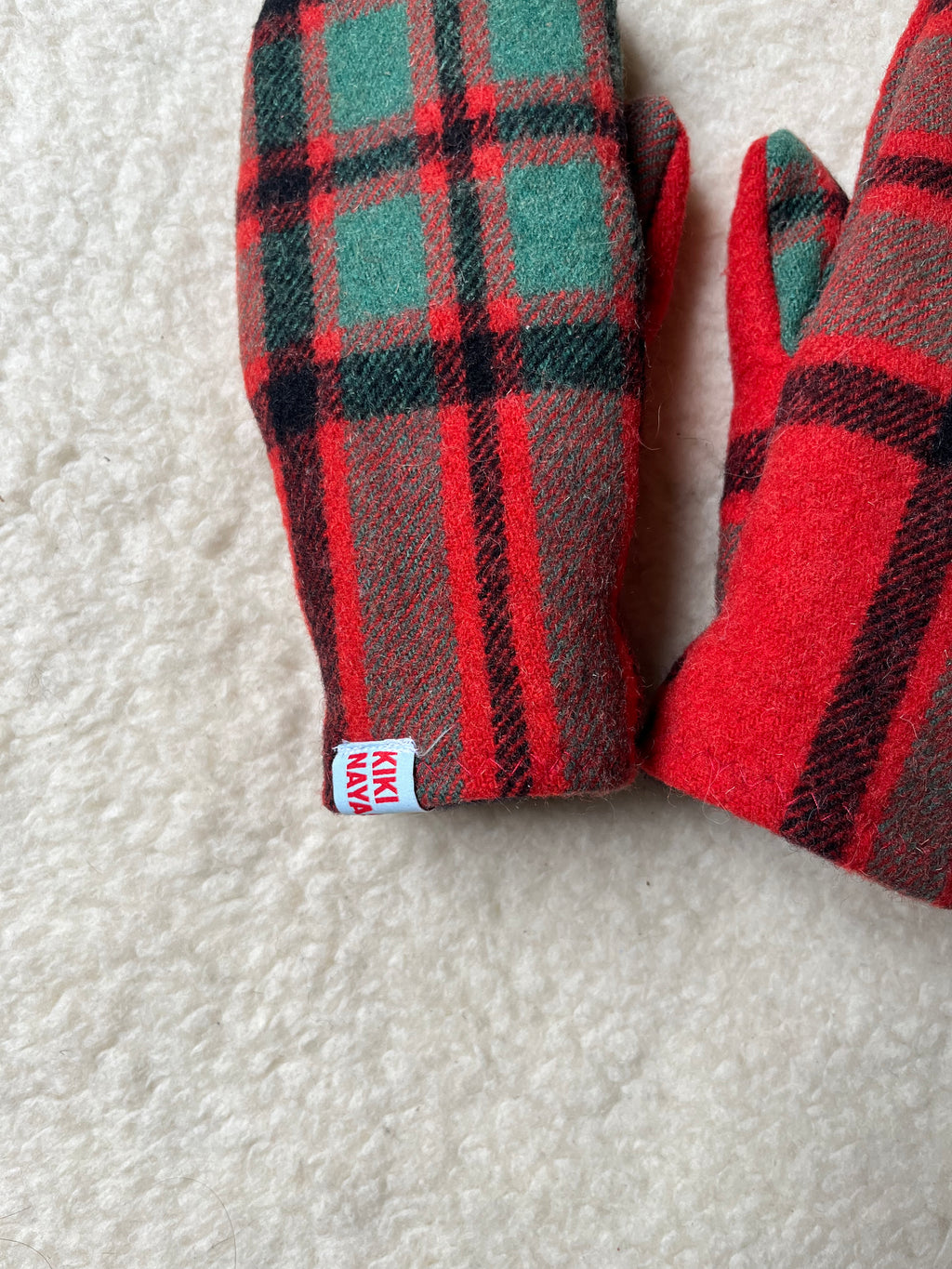 Moufles upcyclées en laine à carreaux tartan