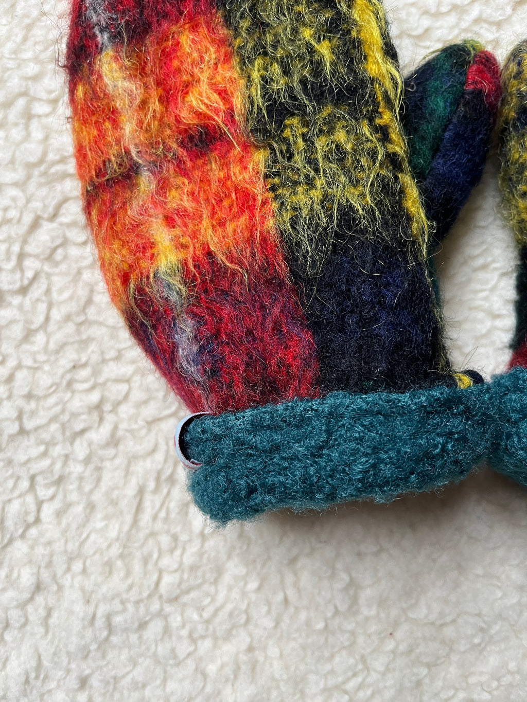 Moufles upcyclées en mohair tartan