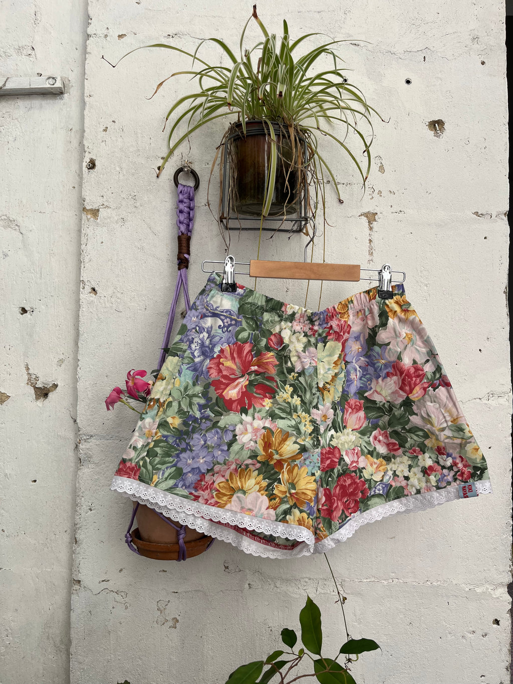 Mini Short fleurs dentelle – Pièce Unique