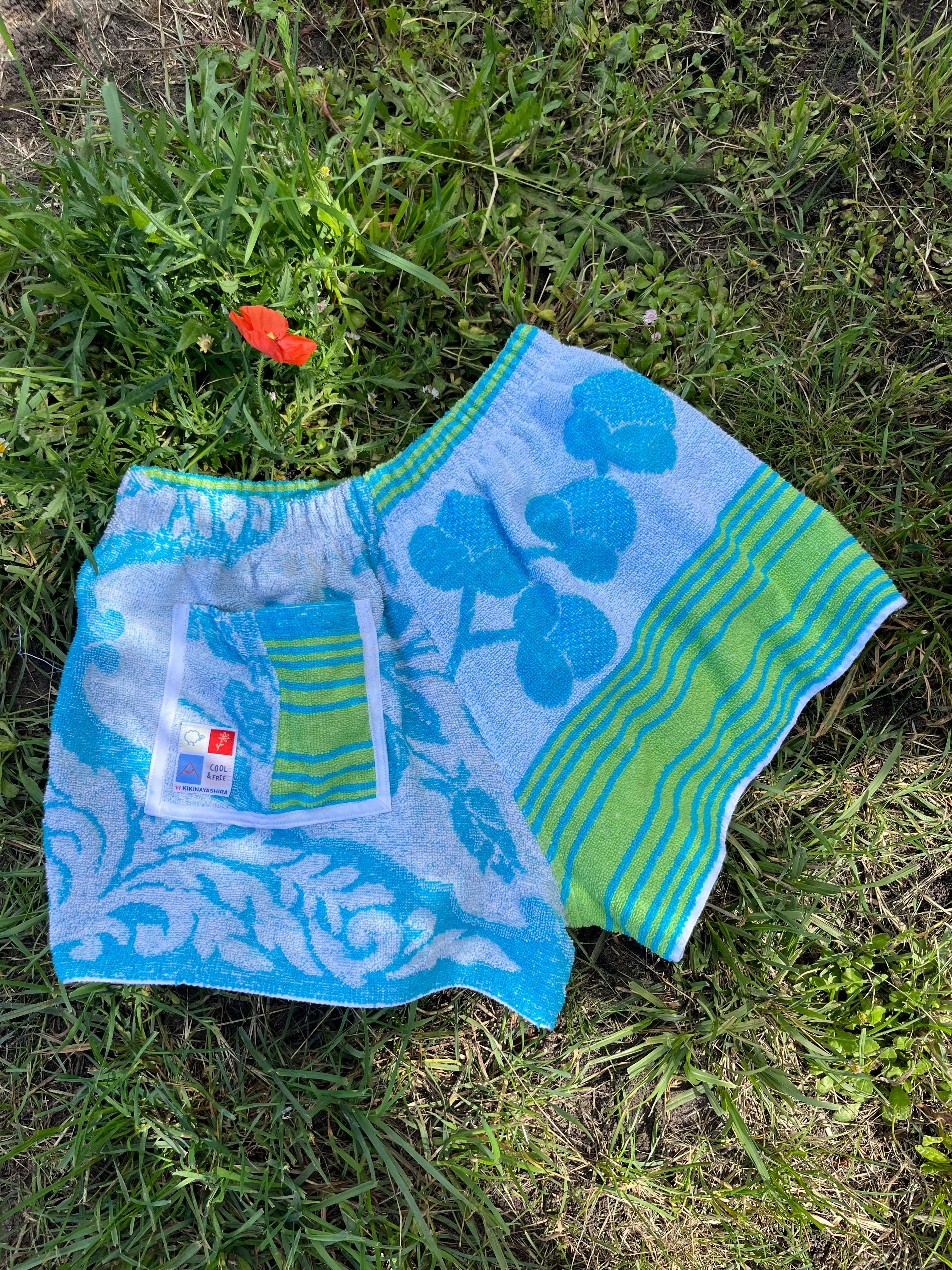Mini Short Éponge Vintage – Pièce Unique