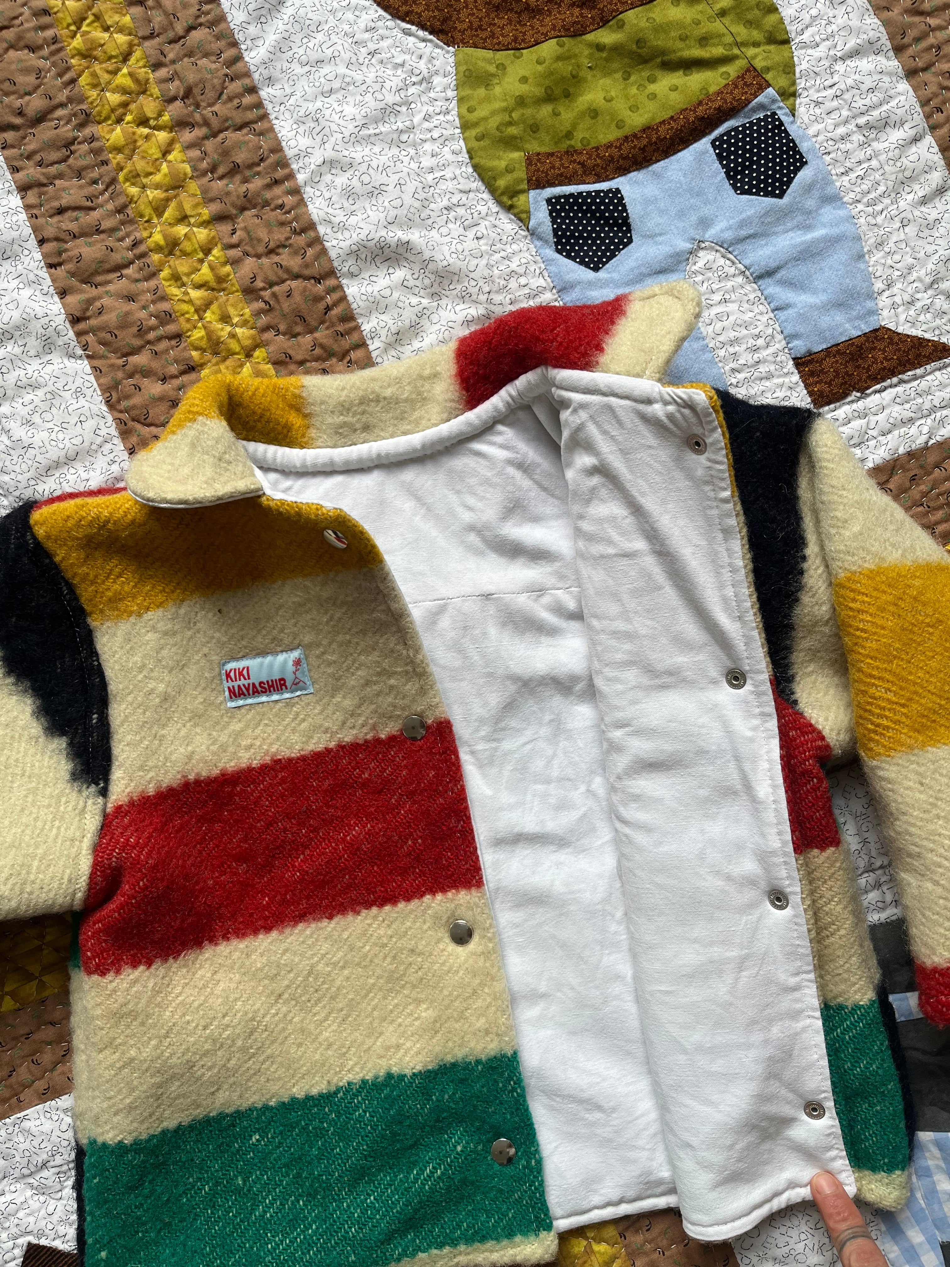 Veste enfant upcyclée en laine à rayures - Pièce unique