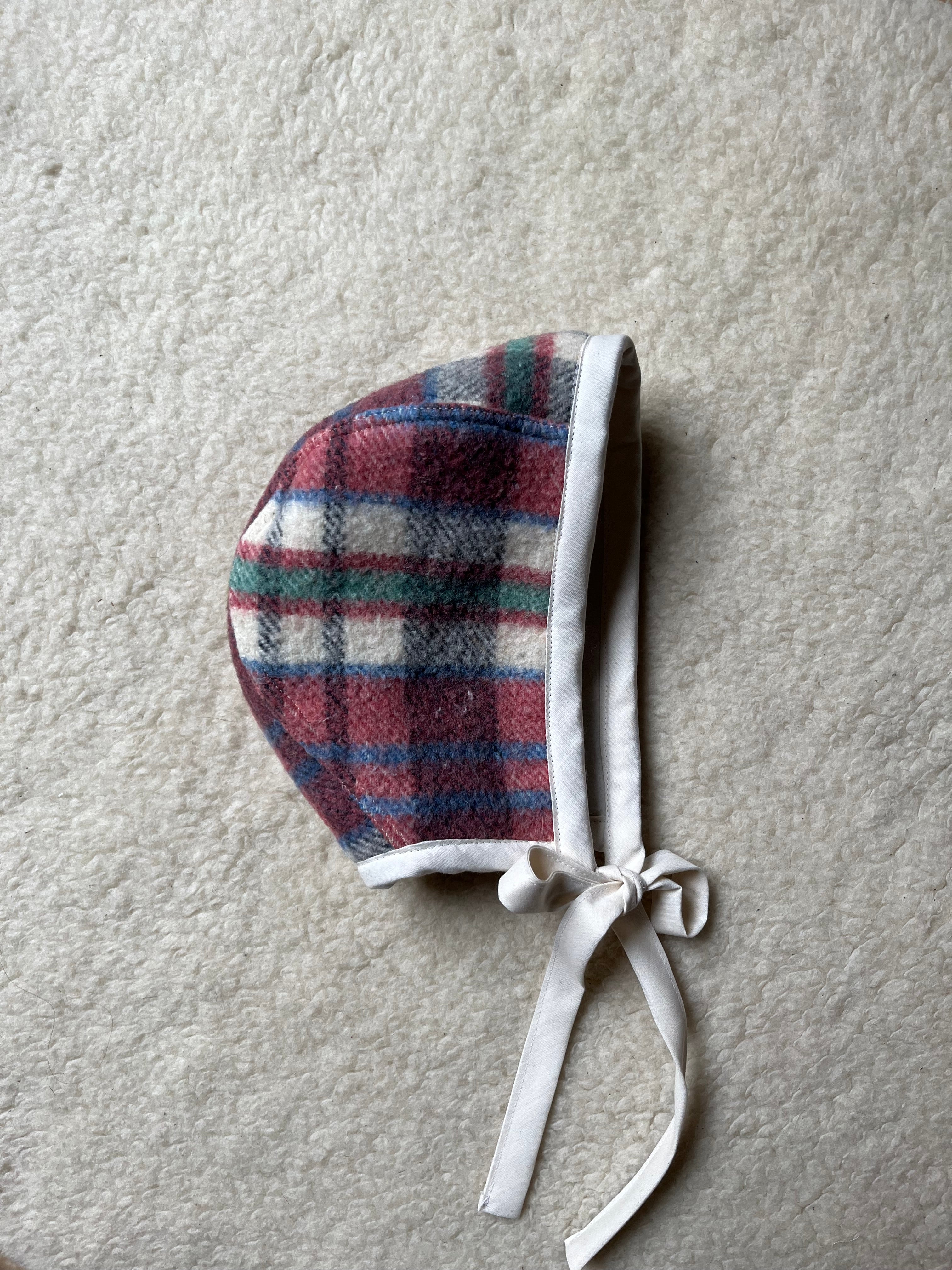 Béguin adulte upcyclé en laine & polaire – Pièce unique