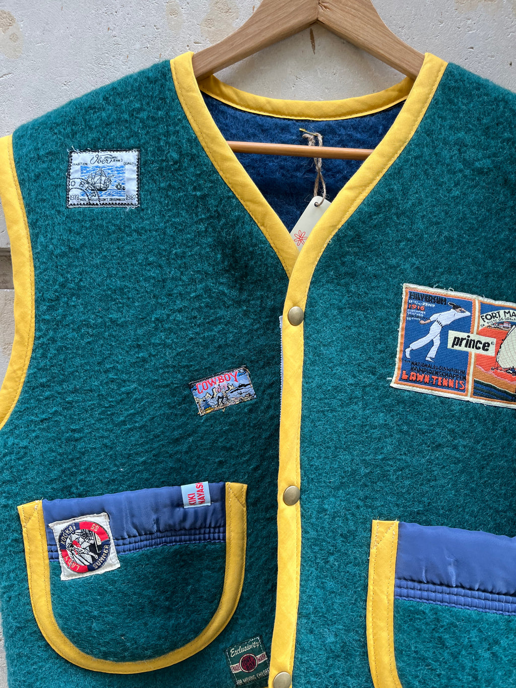 Veste sans manches laine patchs vintage  - Pièce unique