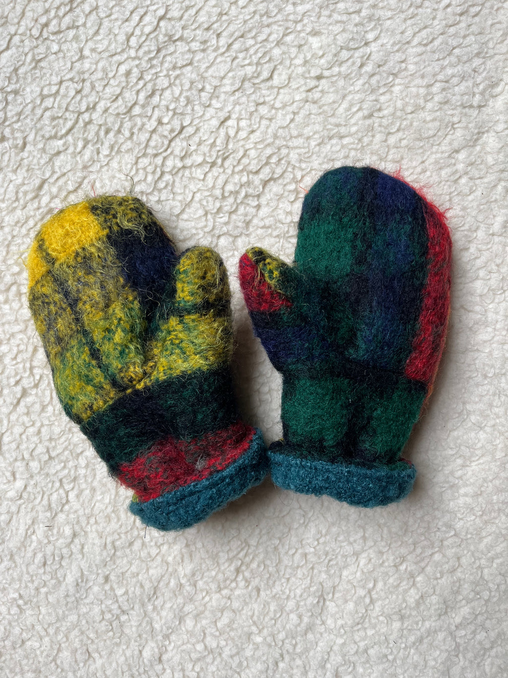 Moufles upcyclées en mohair tartan