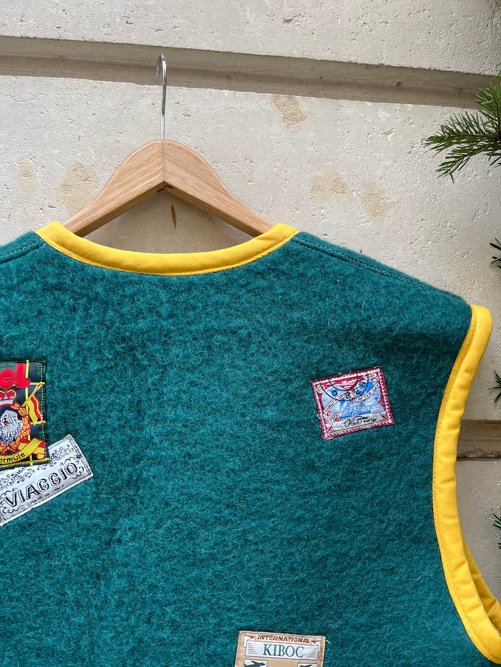Veste sans manches laine patchs vintage  - Pièce unique
