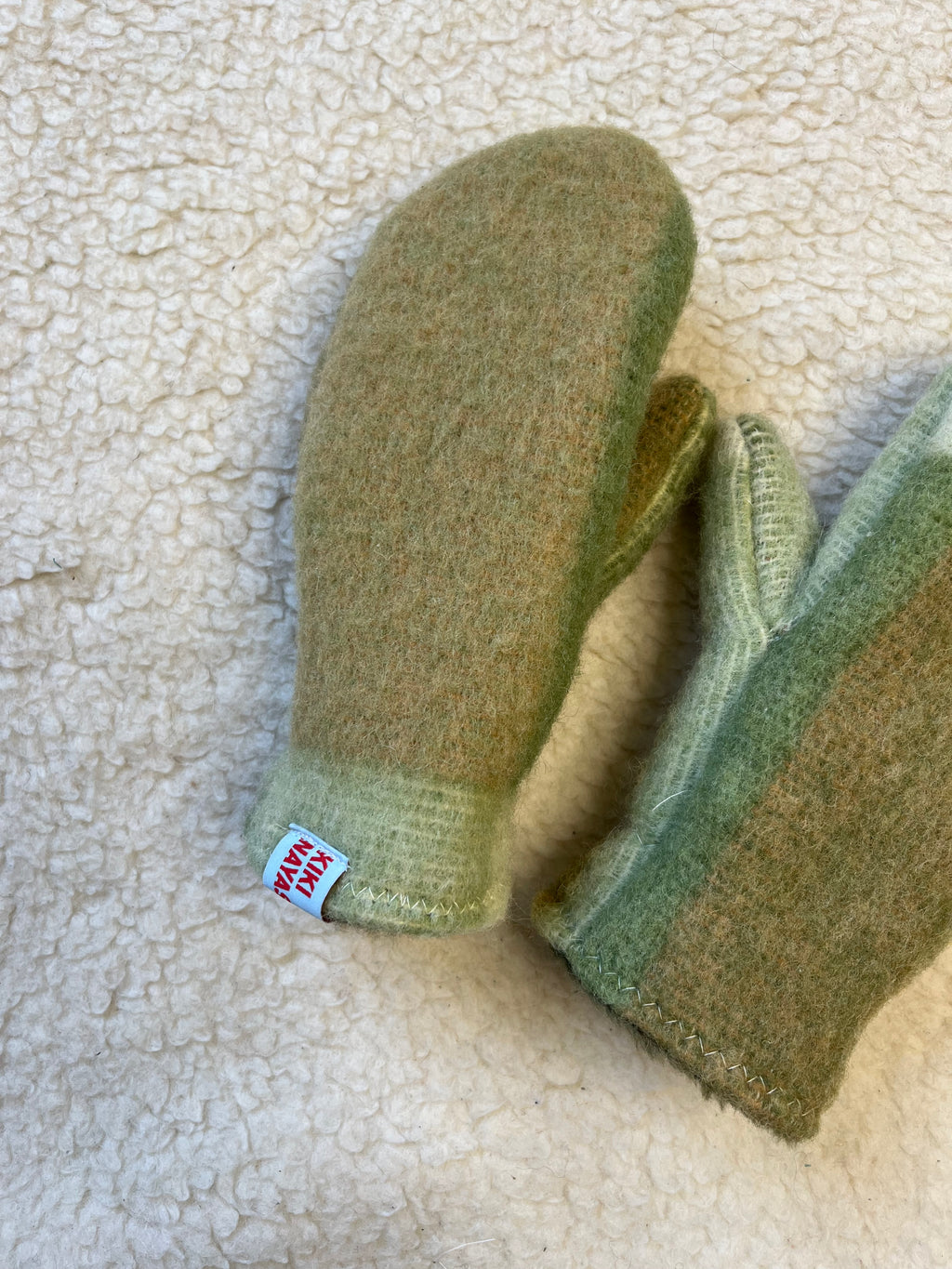Moufles upcyclée laine verte