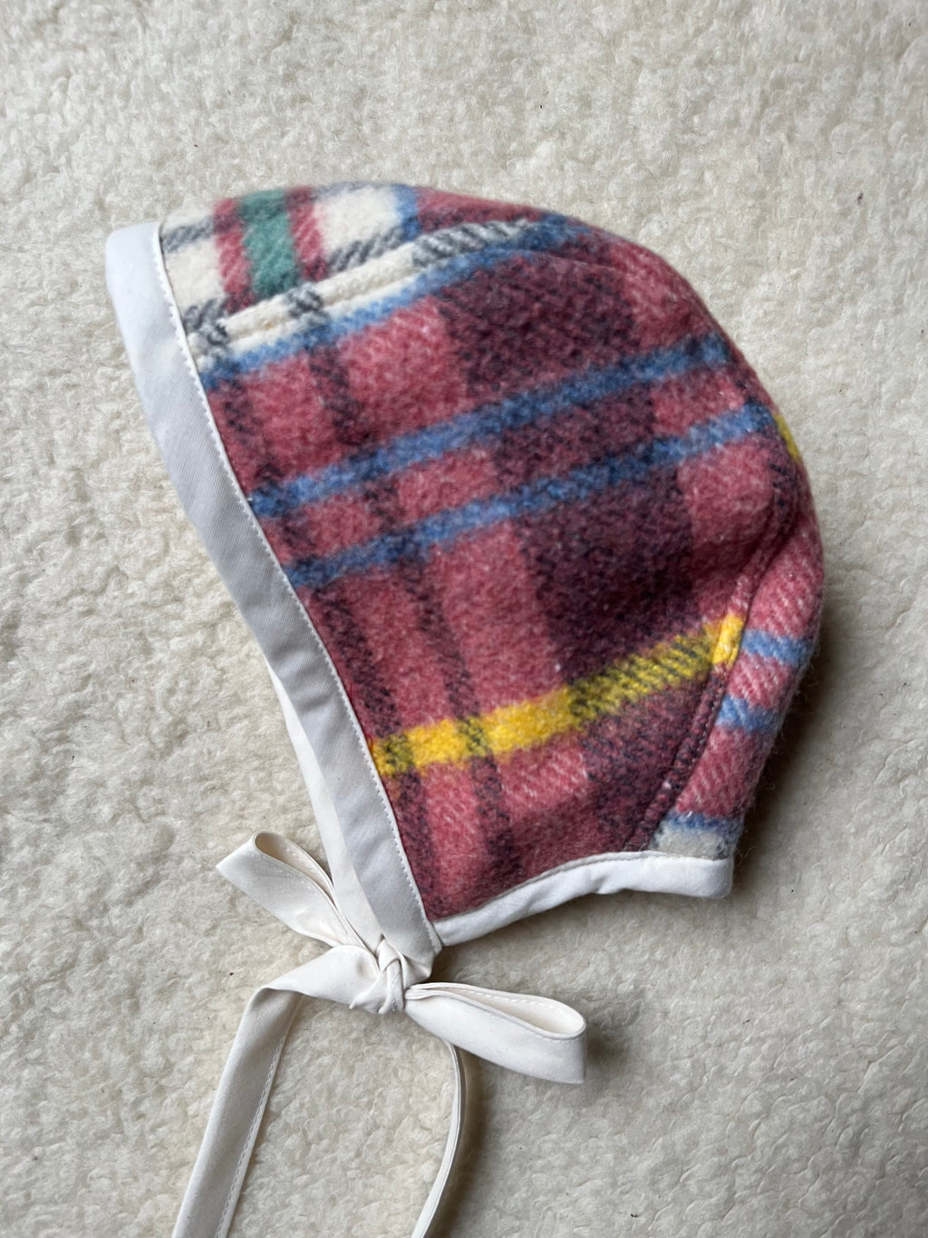 Béguin adulte upcyclé en laine & polaire – Pièce unique