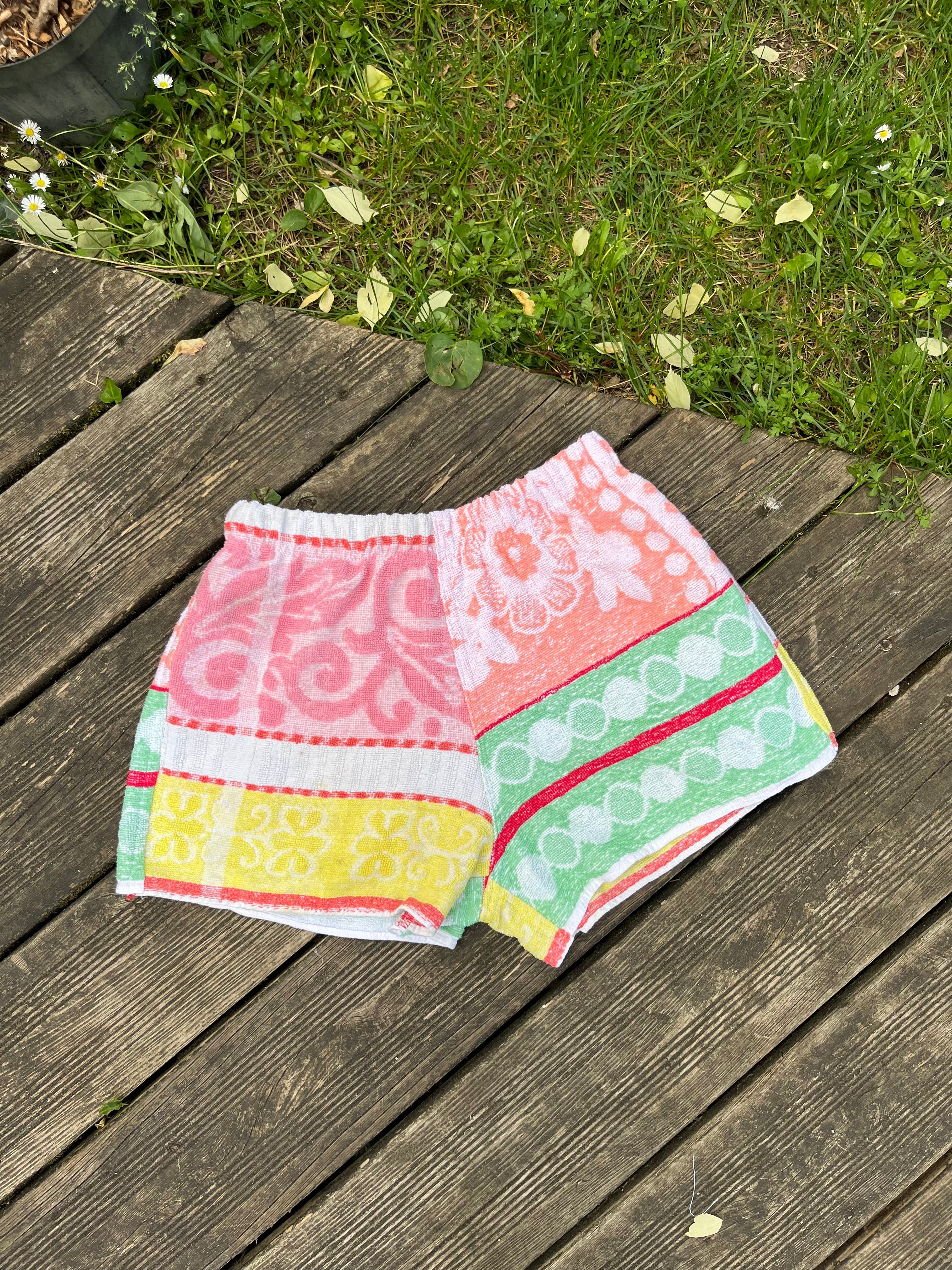 Mini Short Éponge Vintage – Pièce Unique