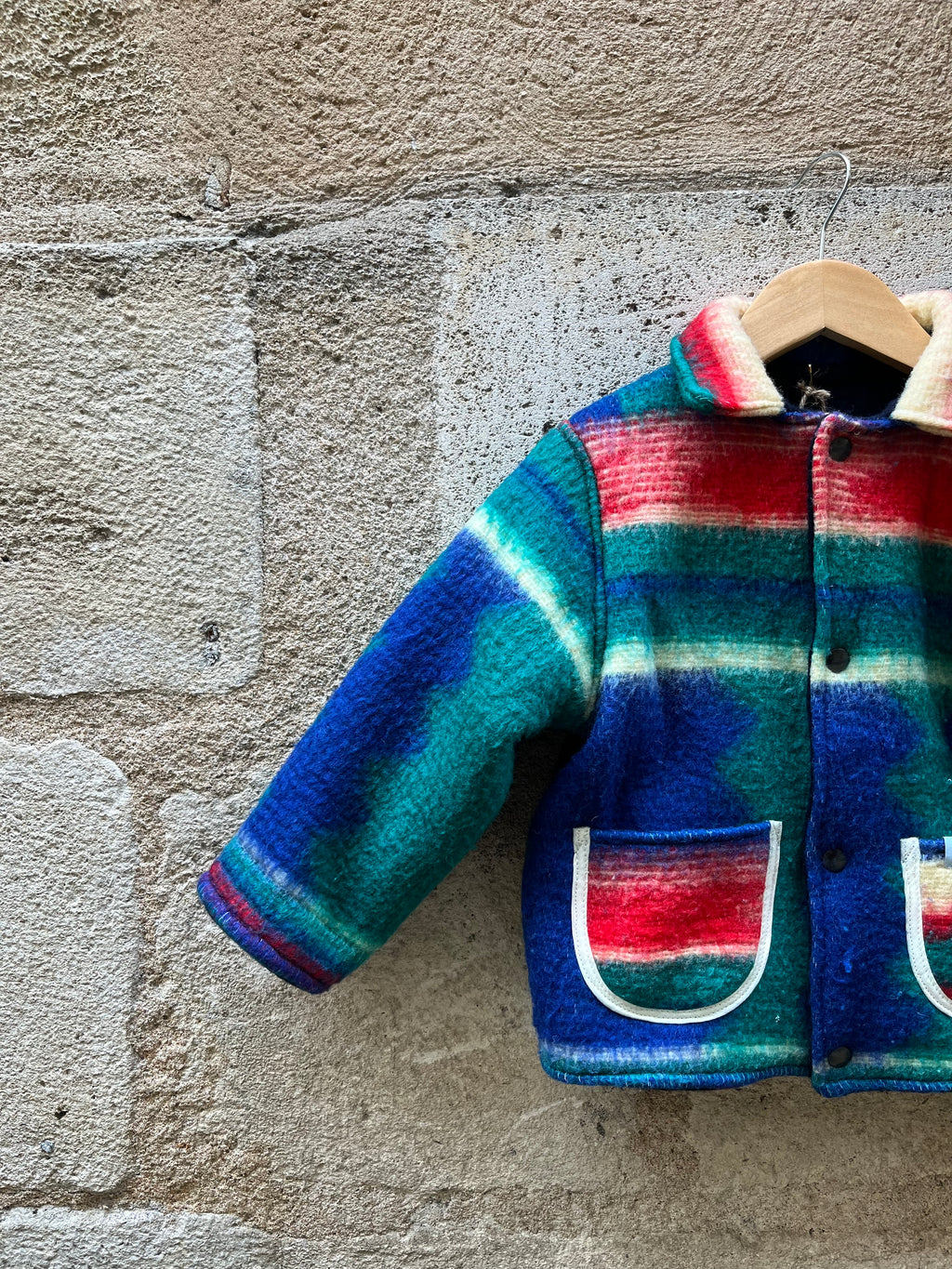 Veste upcyclée verte et rouge doublure polaire