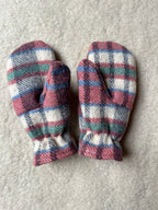 Moufles upcyclées en laine à carreaux