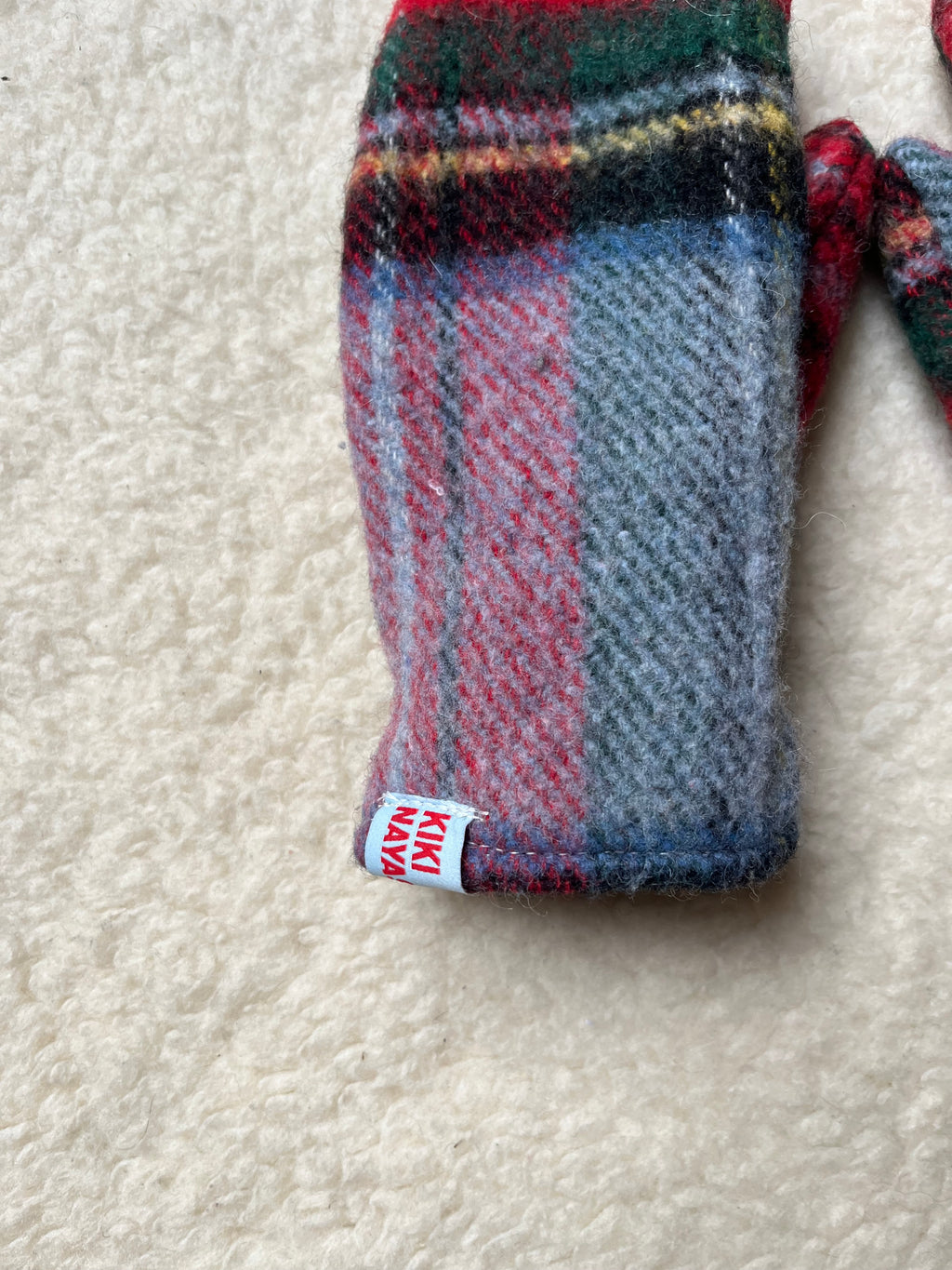 Moufles upcyclées en laine à carreaux tartan
