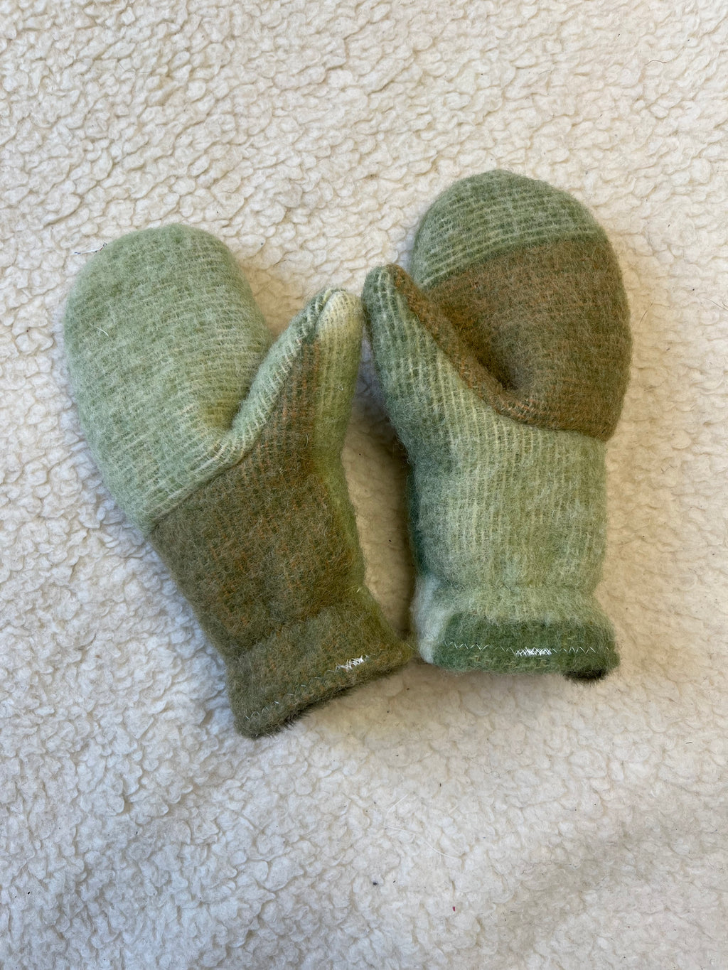 Moufles upcyclée laine verte