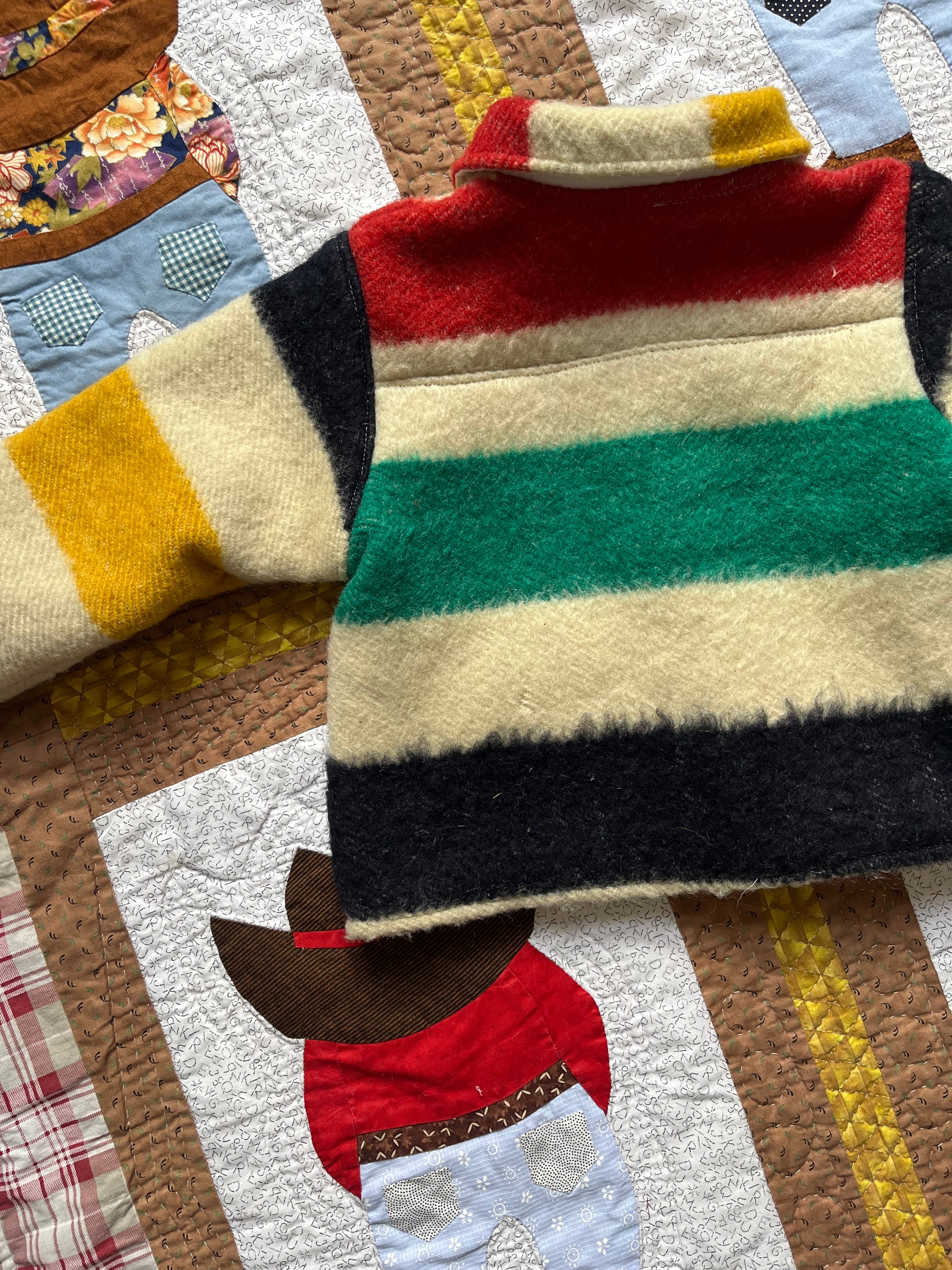 Veste enfant upcyclée en laine à rayures - Pièce unique