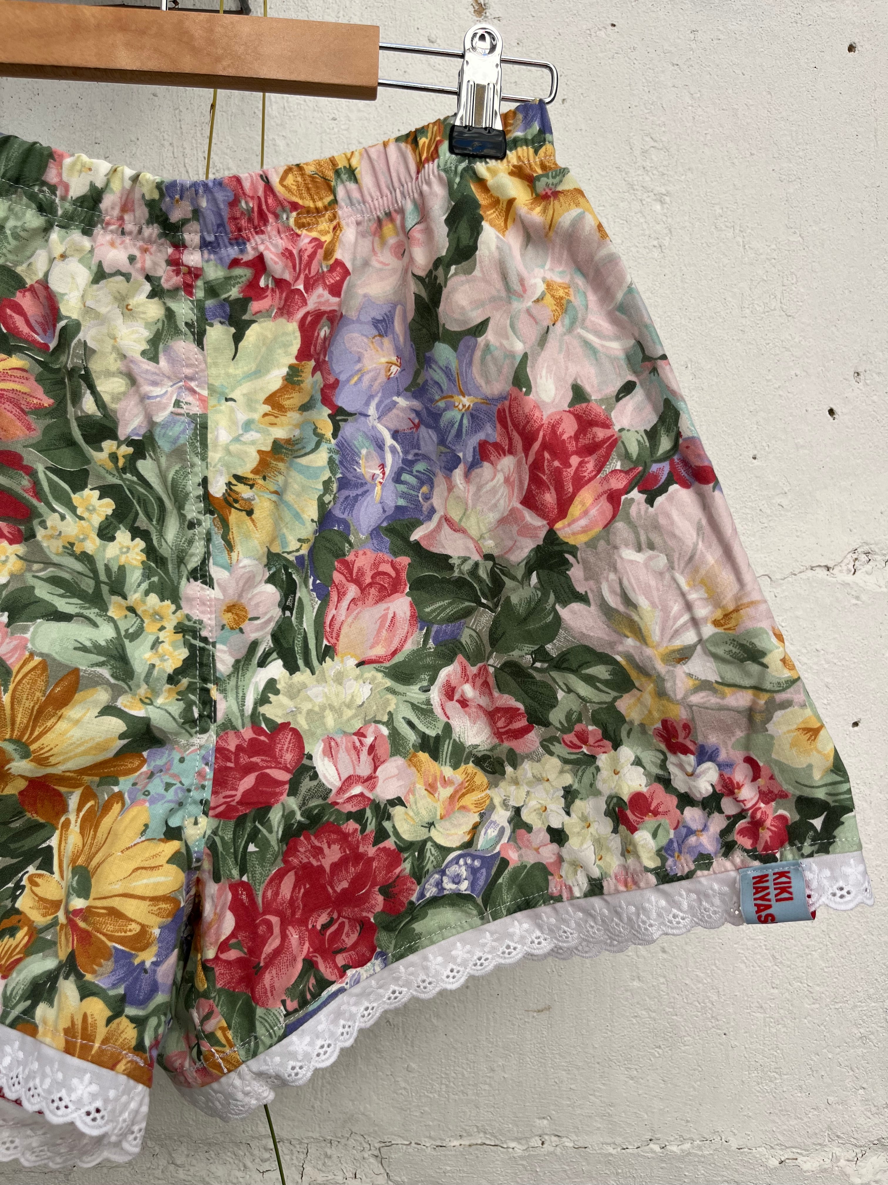 Mini Short fleurs dentelle – Pièce Unique