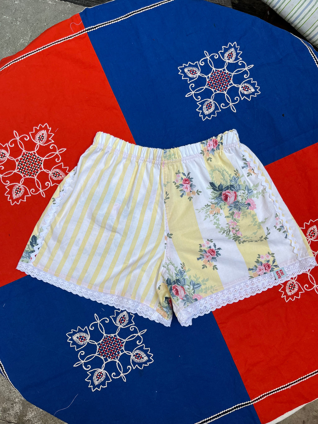 Mini Short rayures fleurs  – Pièce Unique