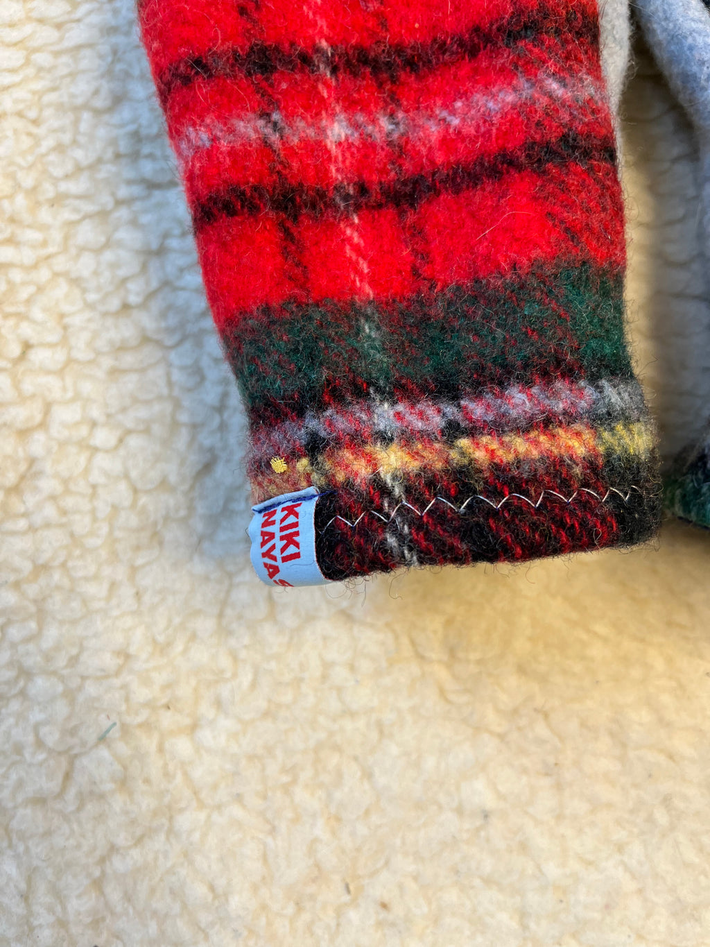 Moufles upcyclées en laine tartan