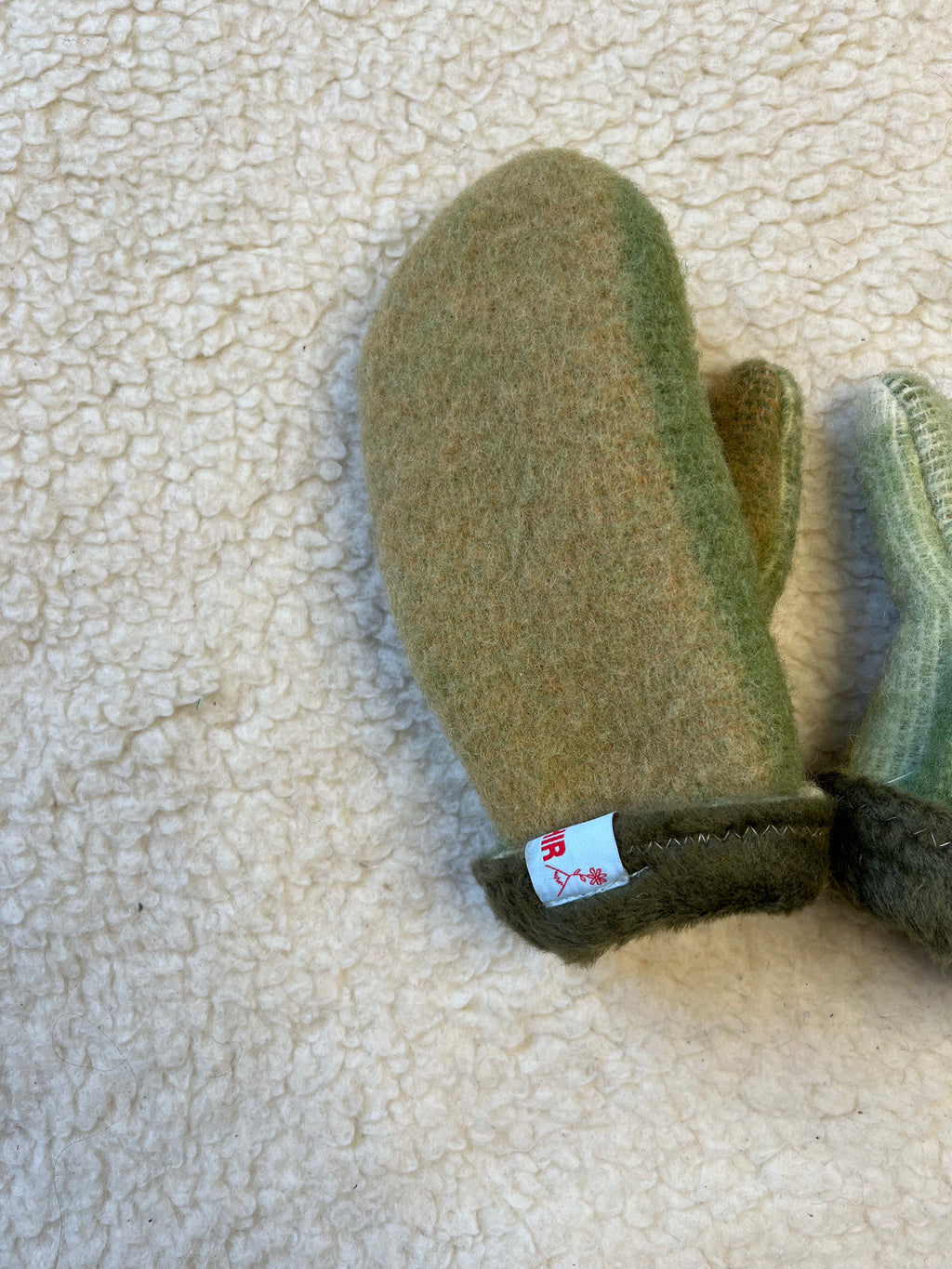 Moufles upcyclée laine verte