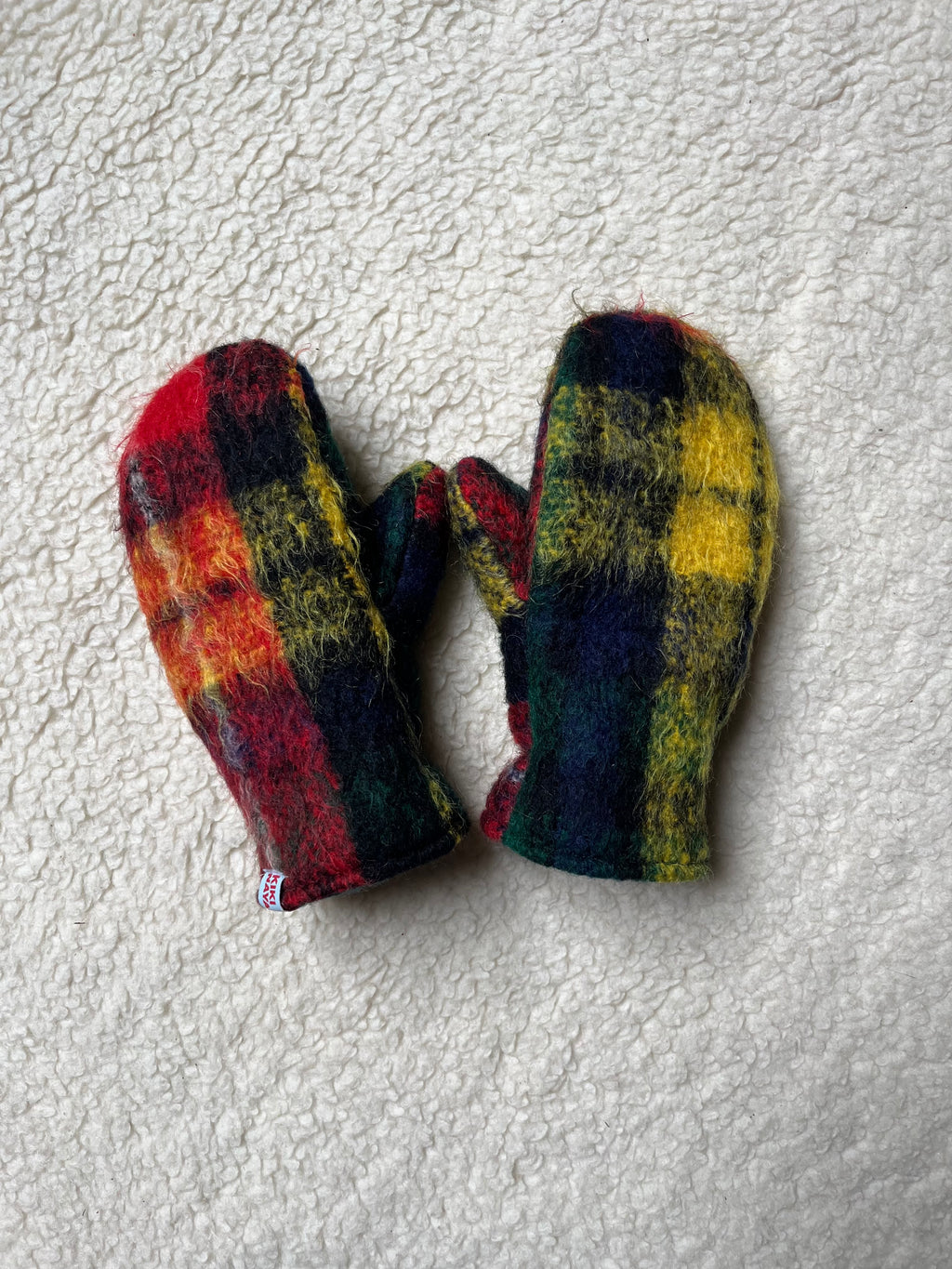 Moufles upcyclées en mohair tartan