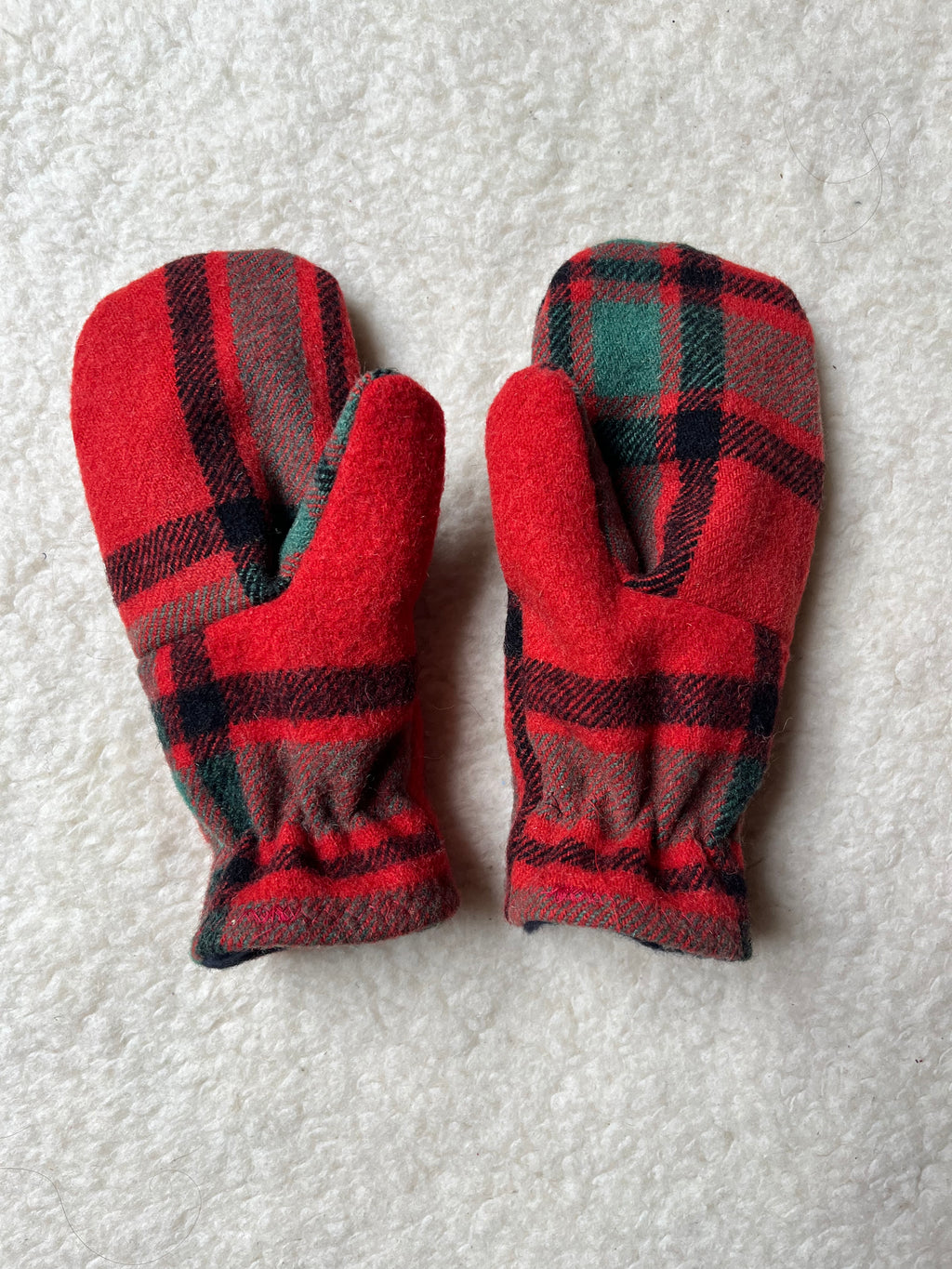 Moufles upcyclées en laine à carreaux tartan