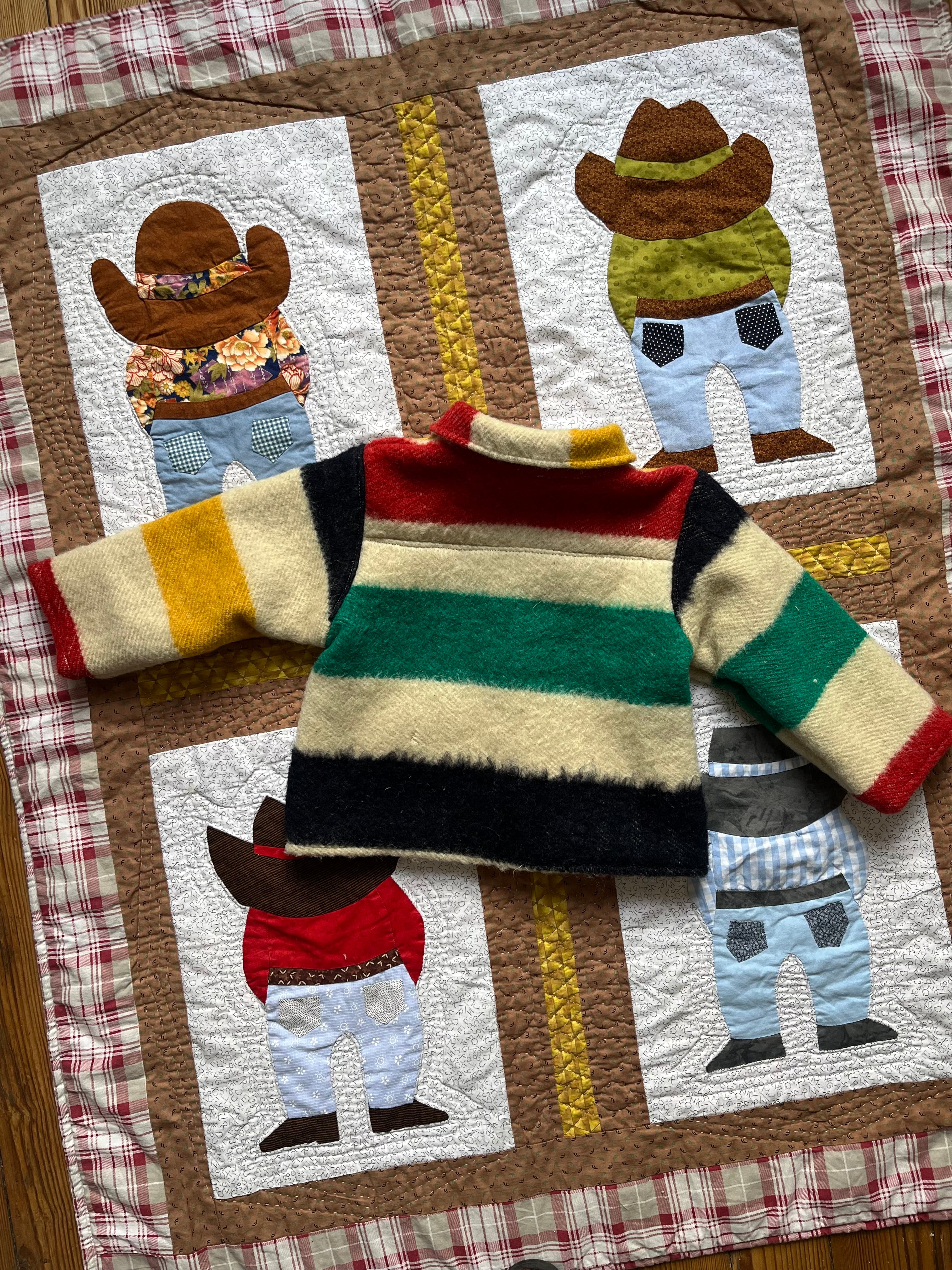 Veste enfant upcyclée en laine à rayures - Pièce unique