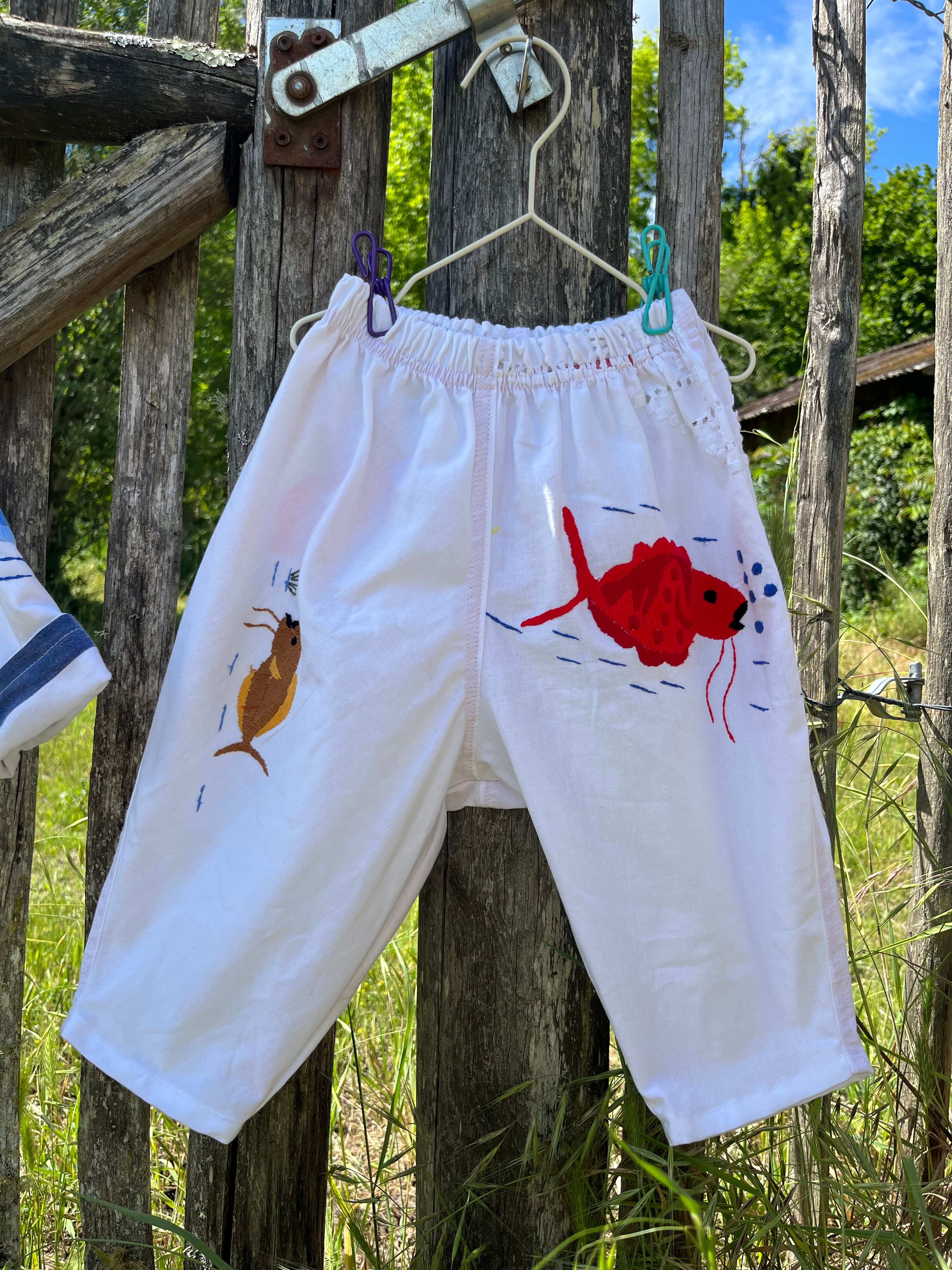 Ensemble brodé poisson enfant