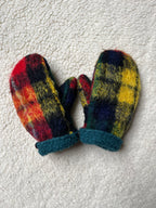 Moufles upcyclées en mohair tartan