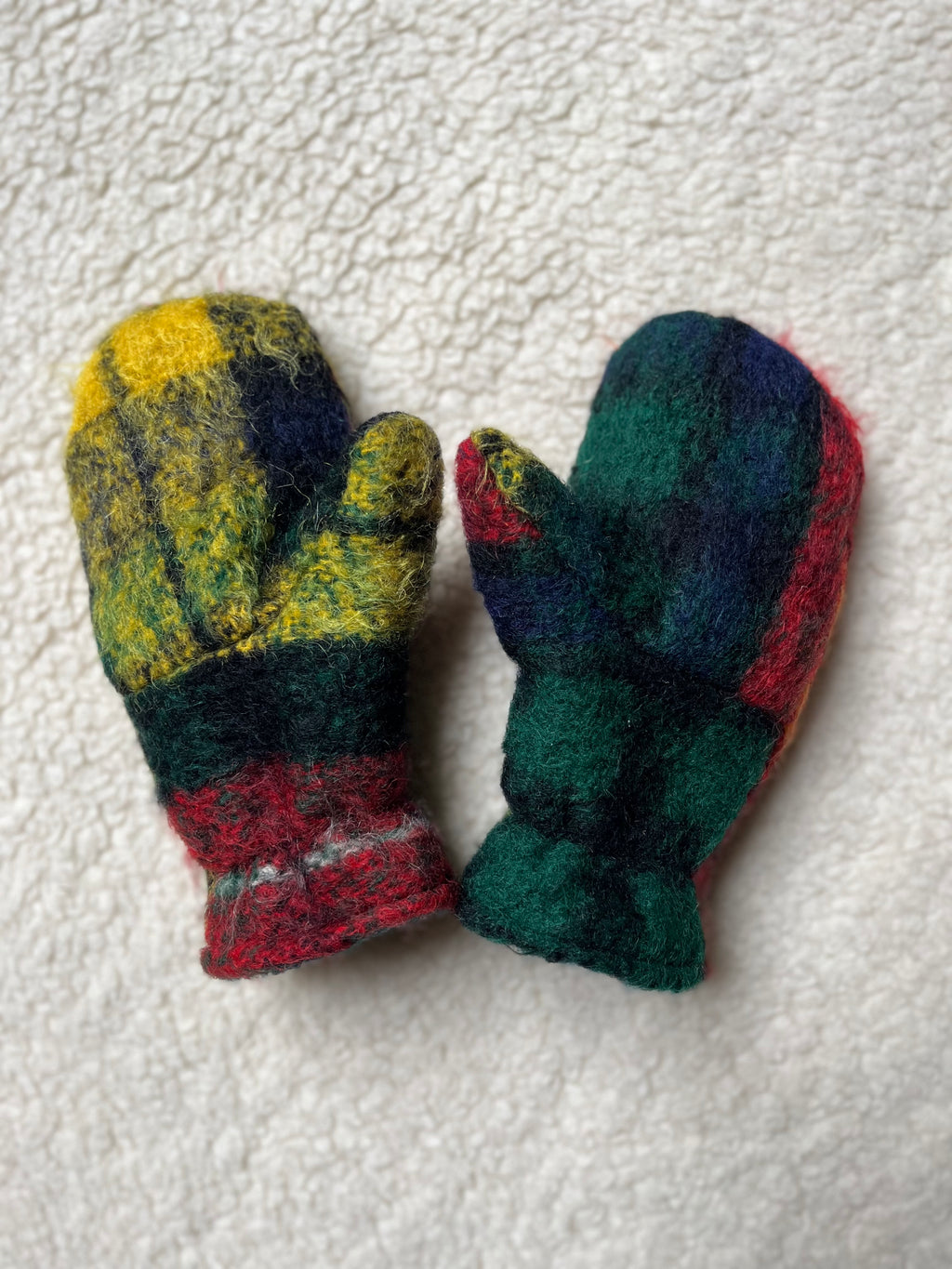 Moufles upcyclées en mohair tartan