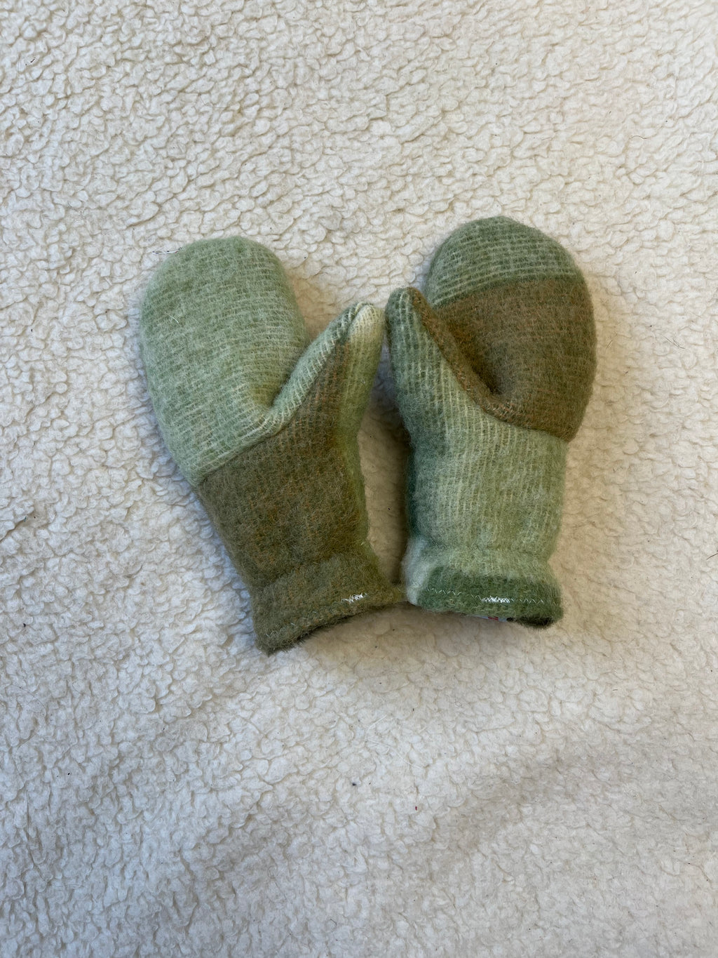 Moufles upcyclée laine verte