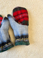 Moufles upcyclées en laine tartan