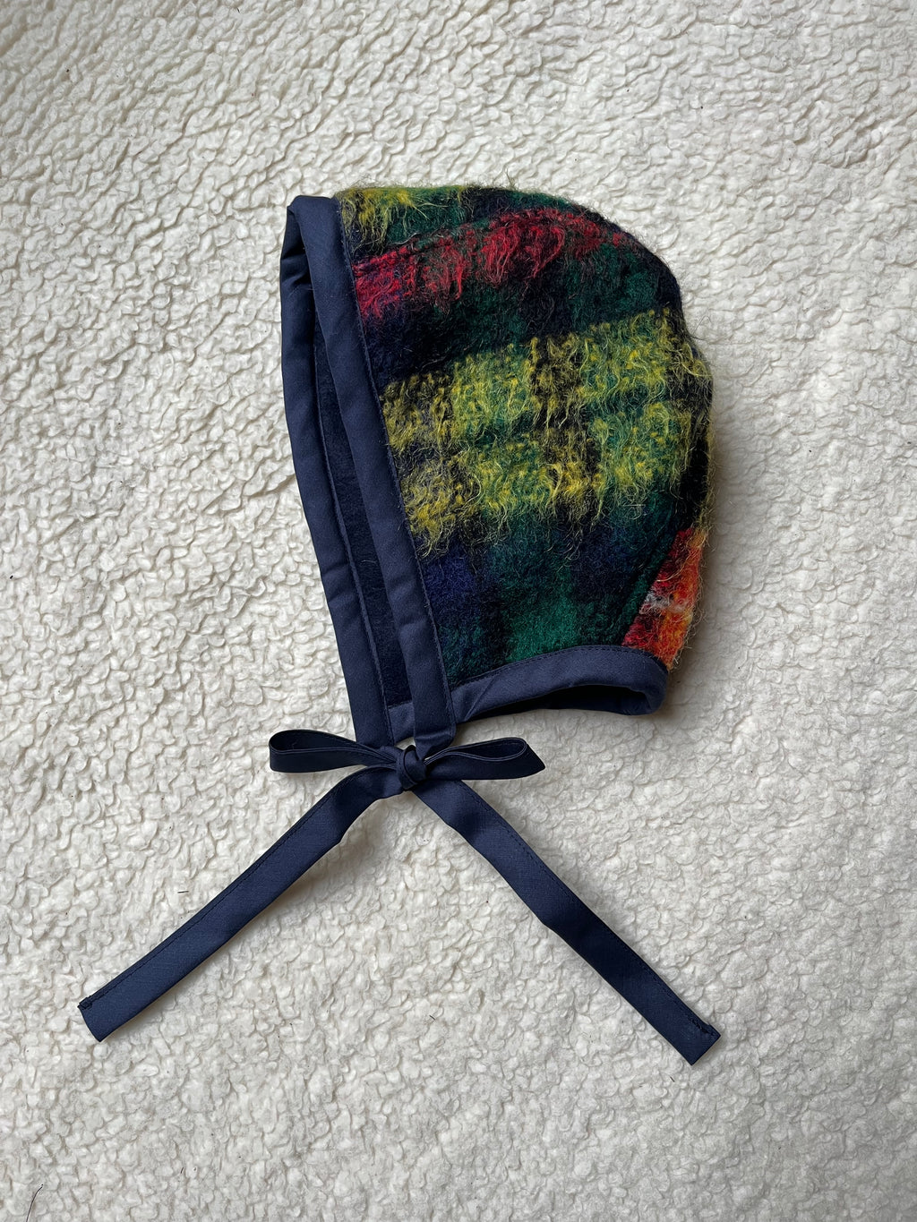 Béguin tartan adulte upcyclé en mohair & polaire – Pièce unique