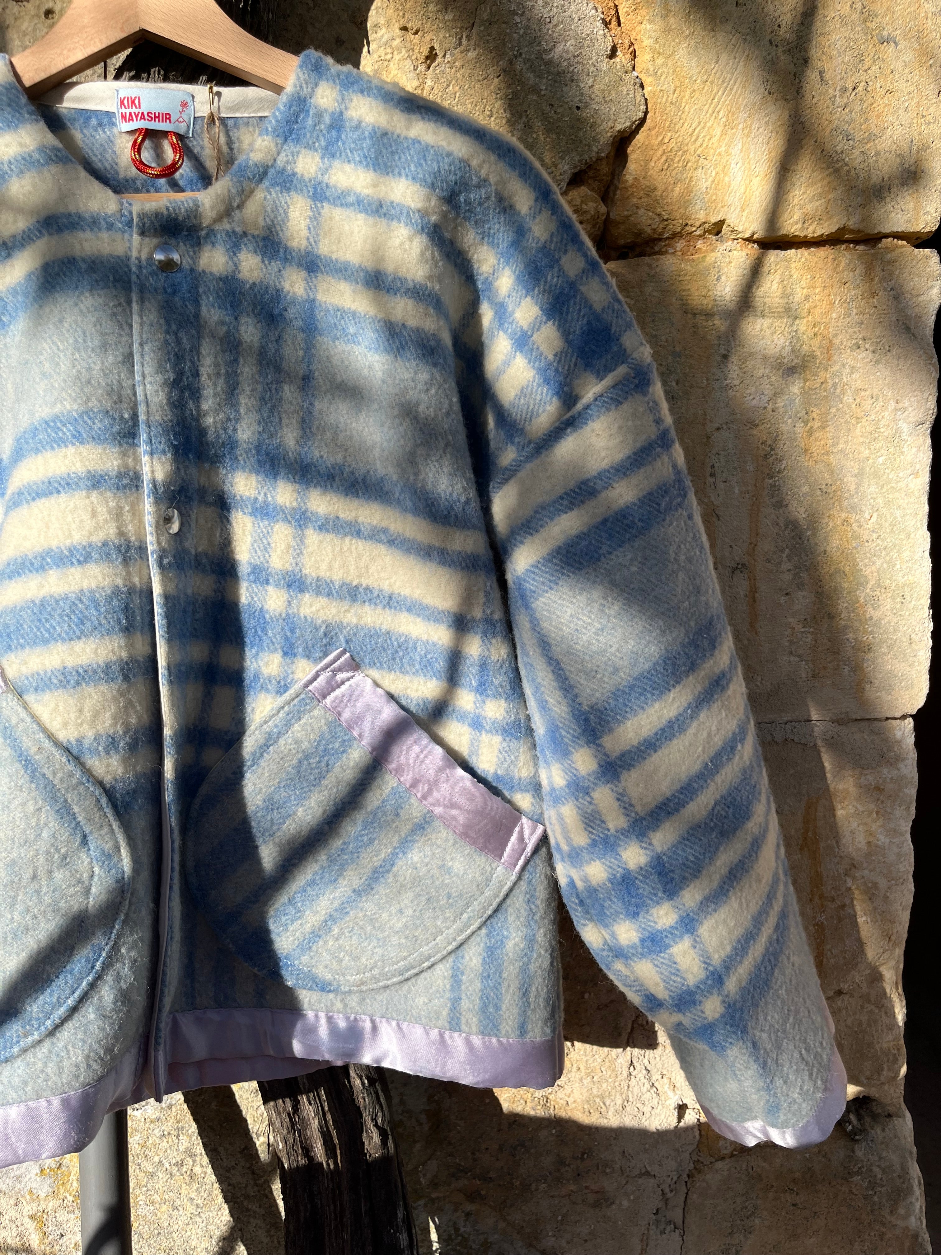 Veste upcyclée  en couverture vintage - Pièce unique
