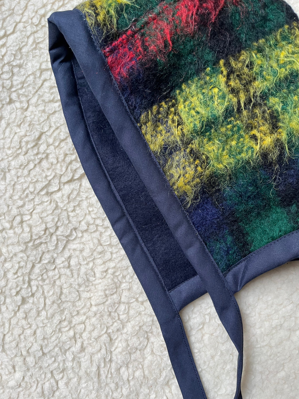 Béguin tartan adulte upcyclé en mohair & polaire – Pièce unique