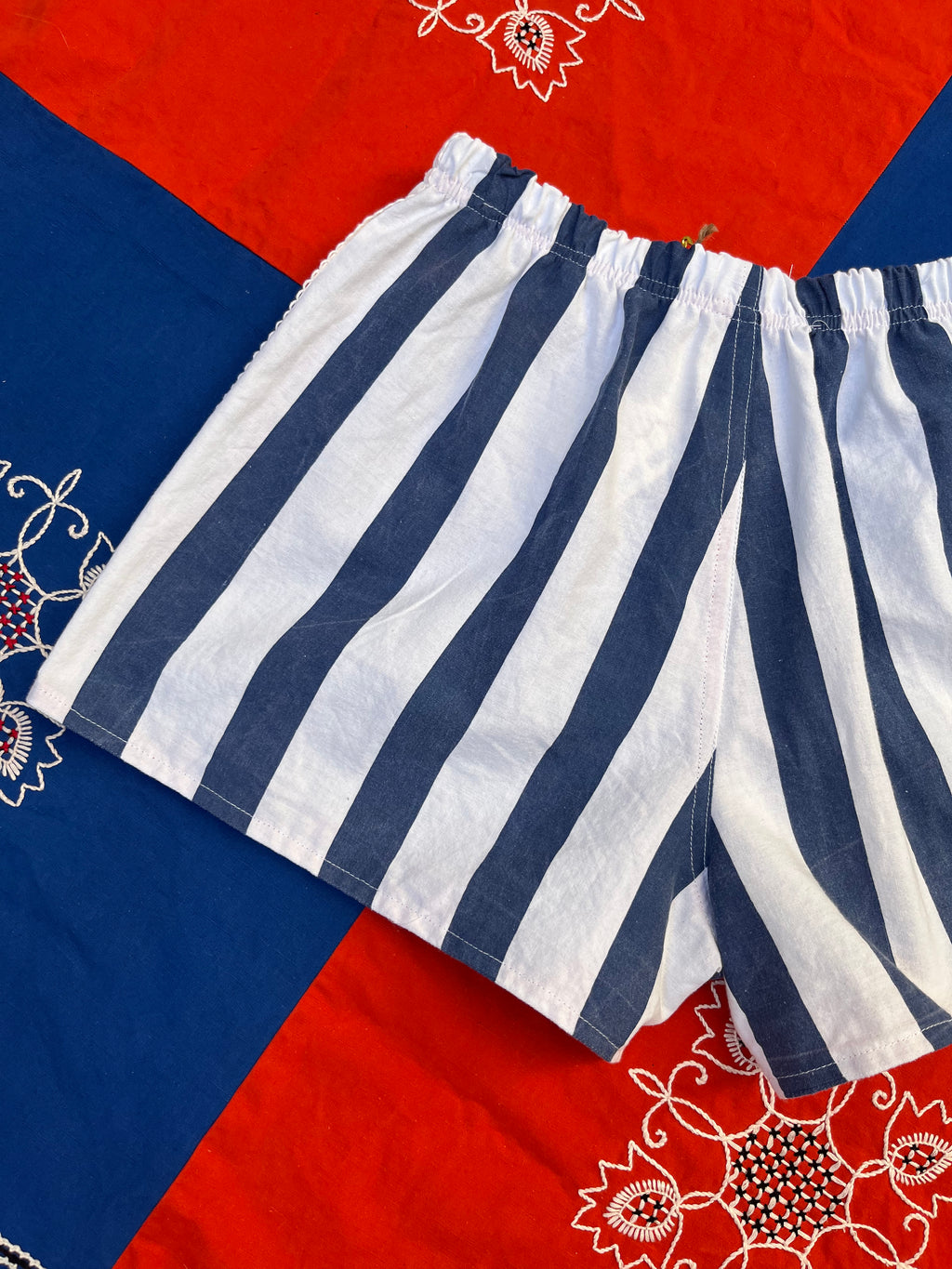 Mini Short rayures dentelles – Pièce Unique