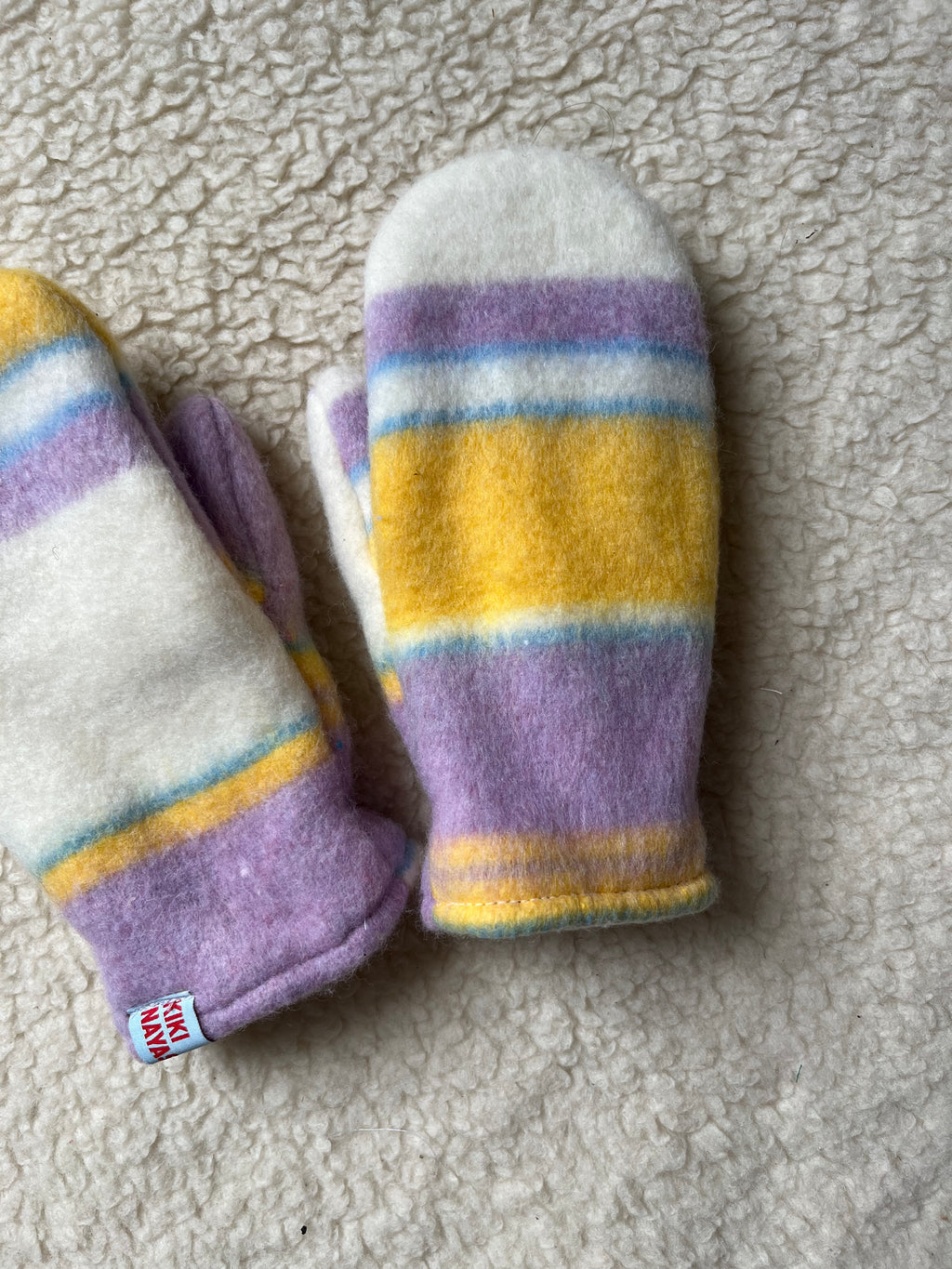 Moufles upcyclées à rayures