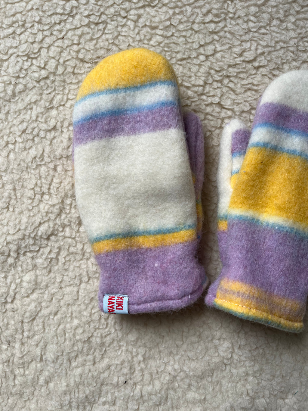 Moufles upcyclées à rayures