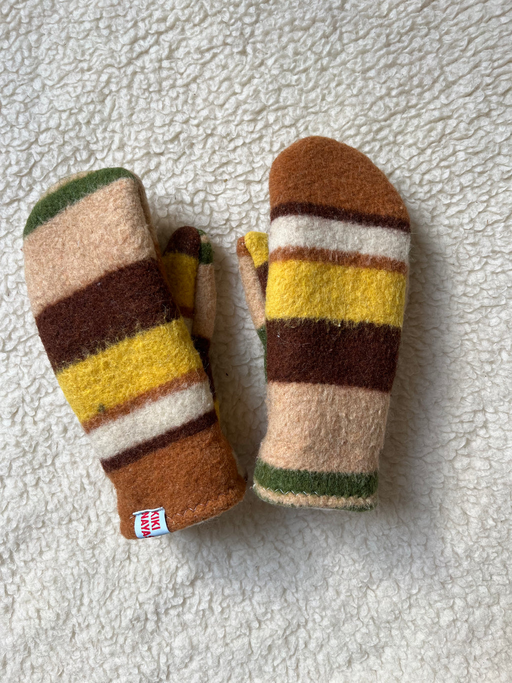 Moufles upcyclées à rayures