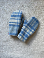 Moufles upcyclées en laine carreaux