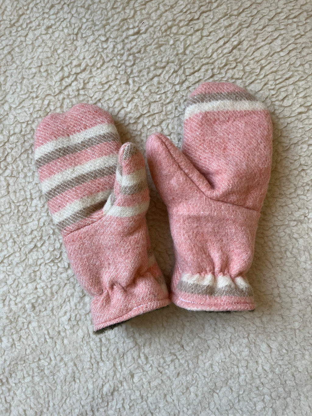 Moufles upcyclées en laine rayures