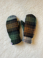 Moufles upcyclées en laine tartan
