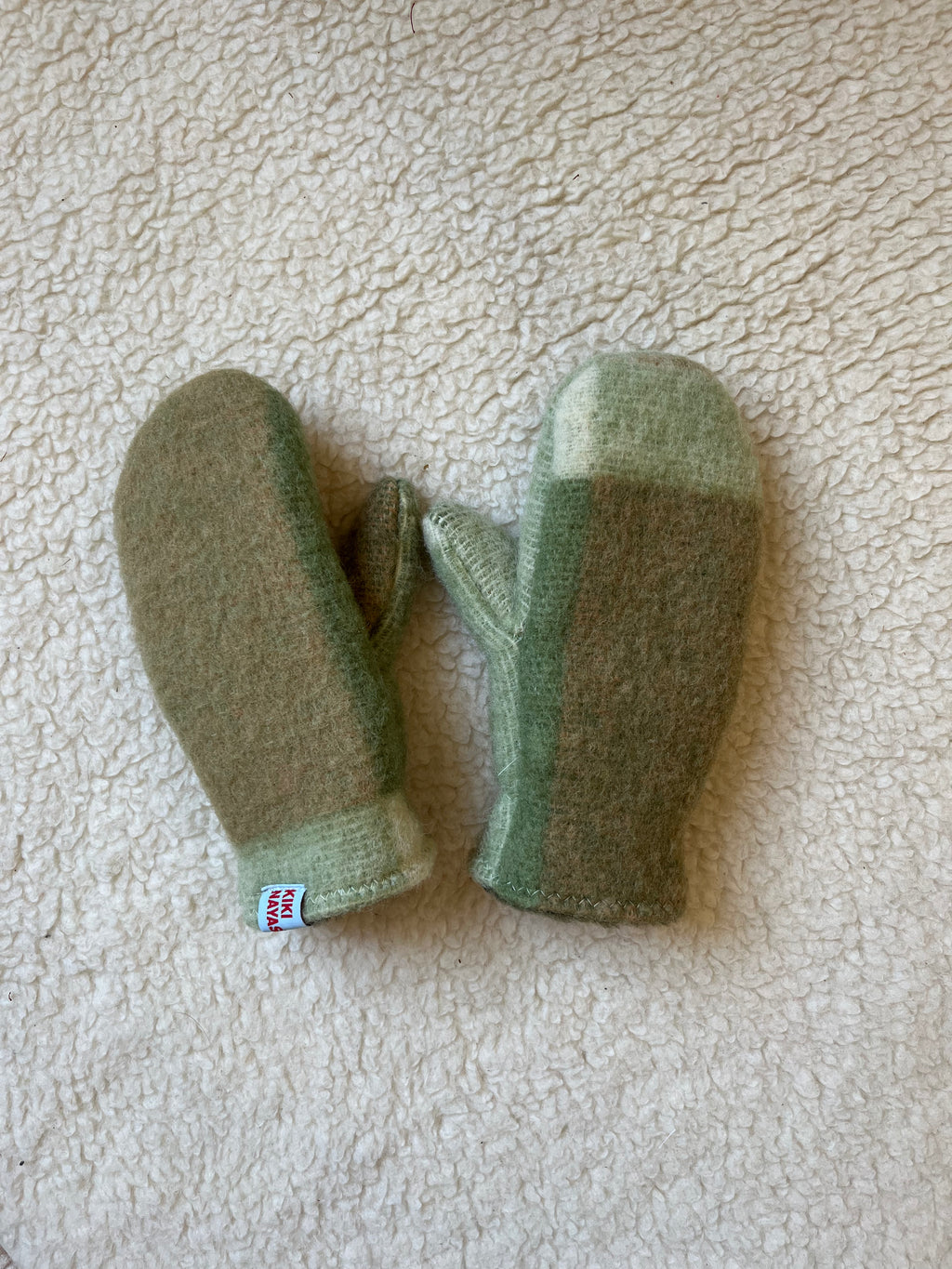 Moufles upcyclée laine verte