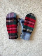 Moufles upcyclées en laine tartan