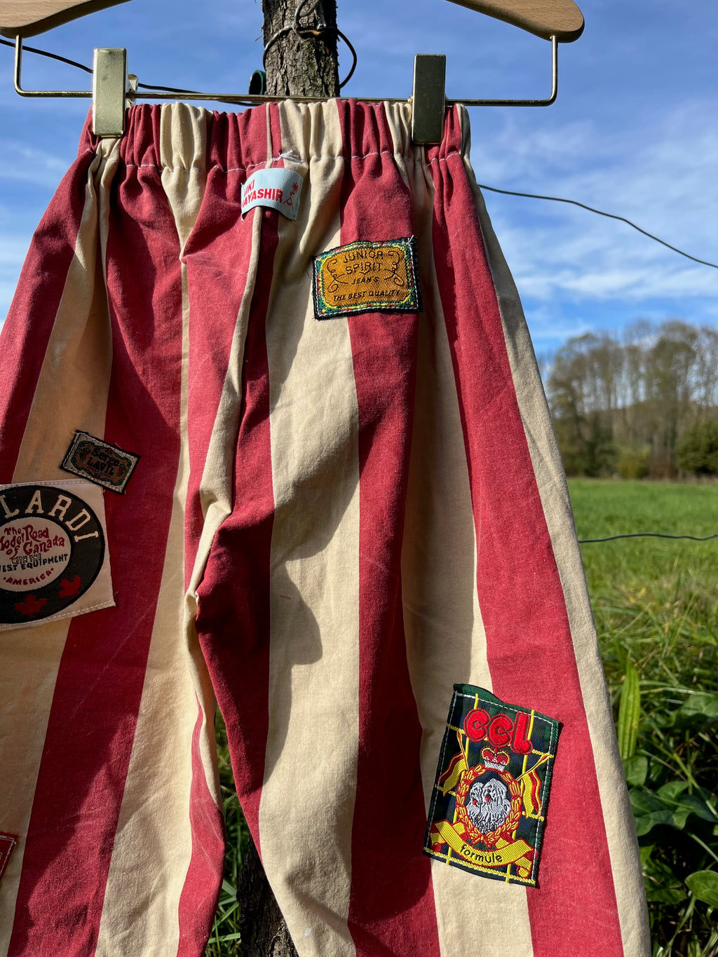 Pantalon enfant rayures et patchs