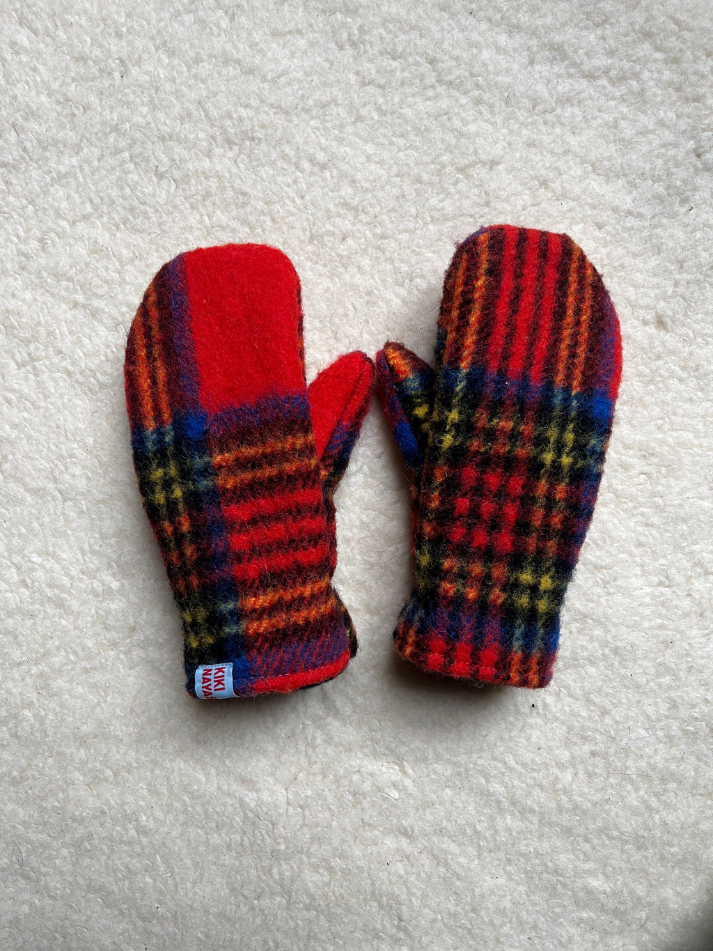 Moufles upcyclées en laine tartan